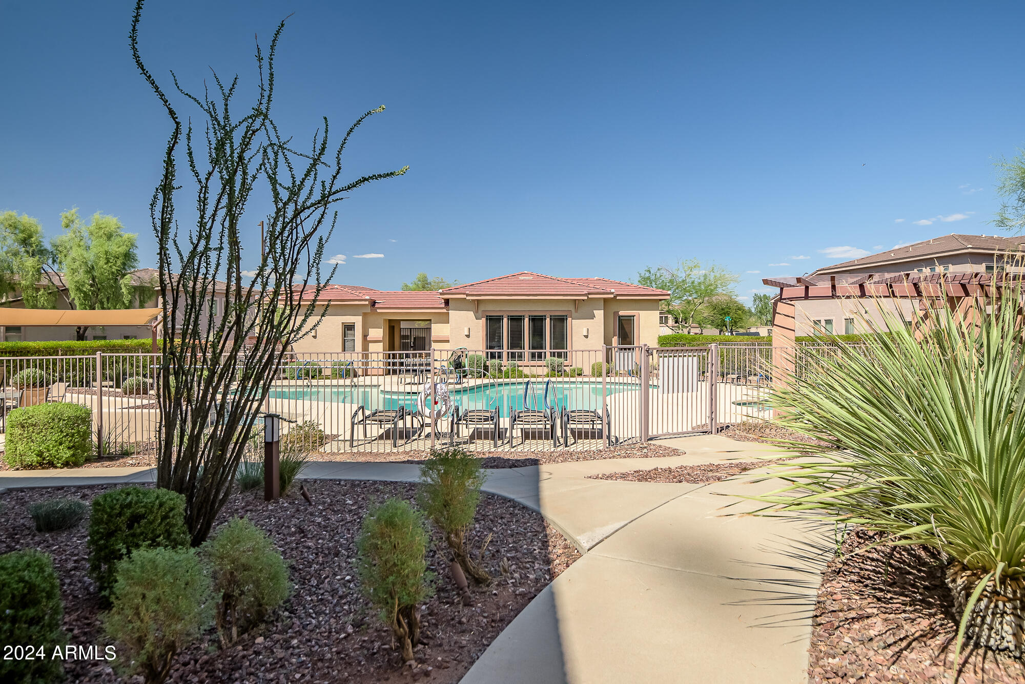 42424 N GAVILAN PEAK Parkway 36102