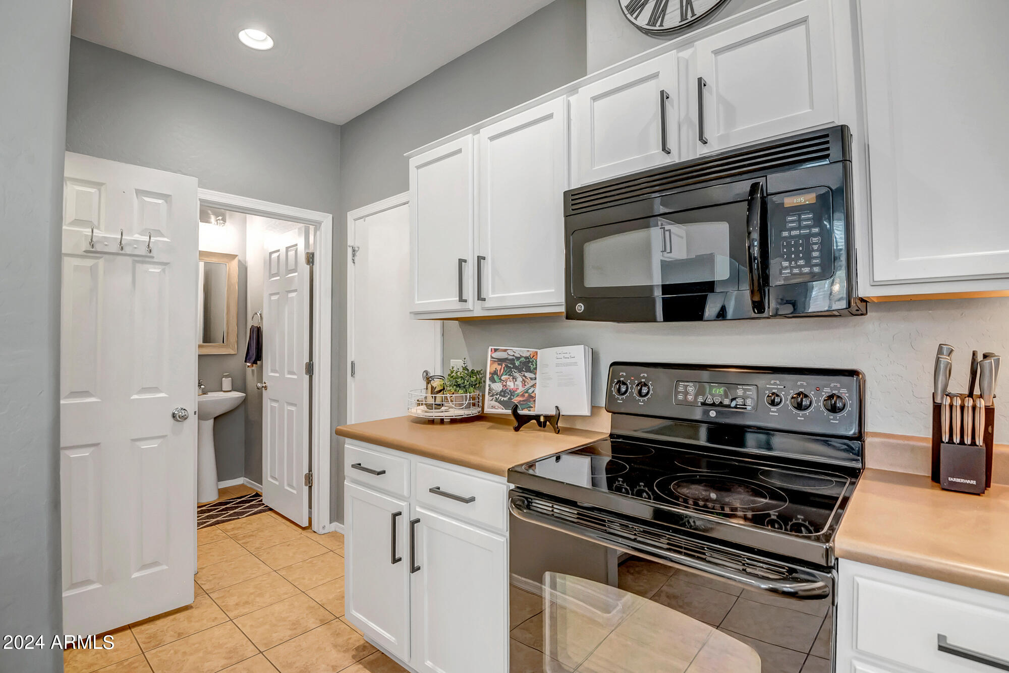 42424 N GAVILAN PEAK Parkway 36102