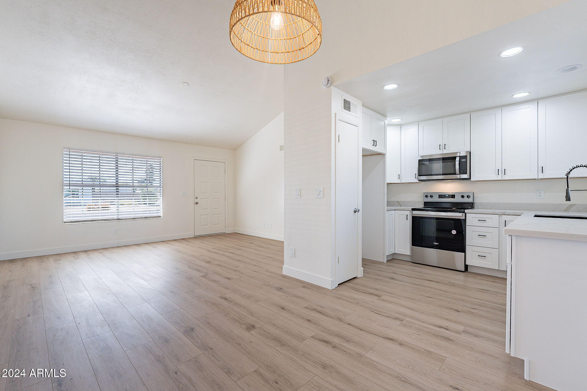 1506 E STEPHENS Drive