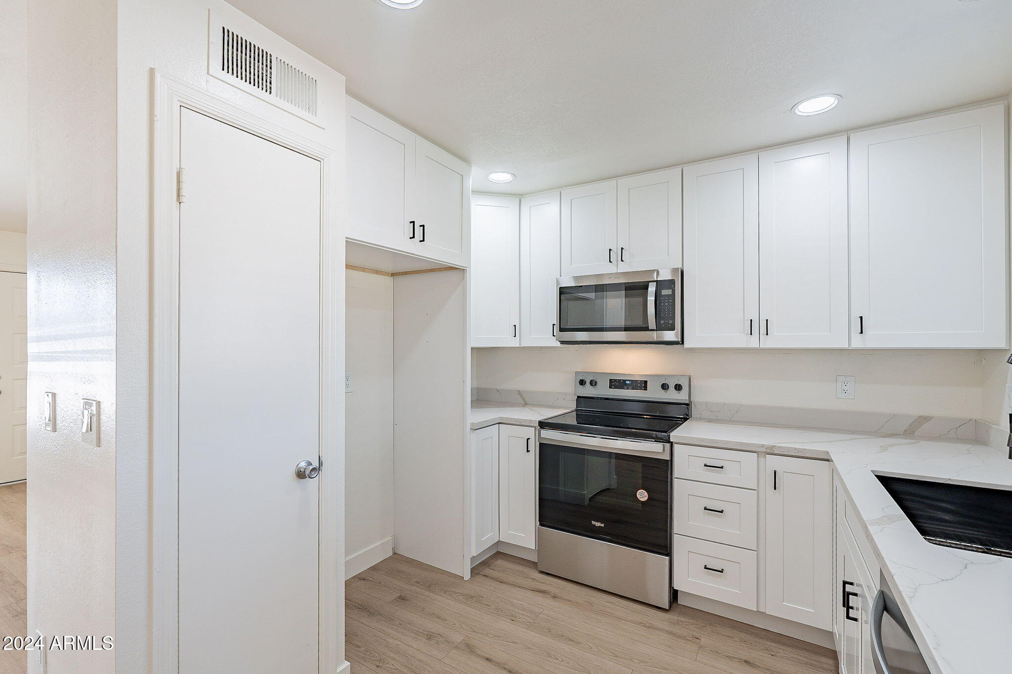 1506 E STEPHENS Drive