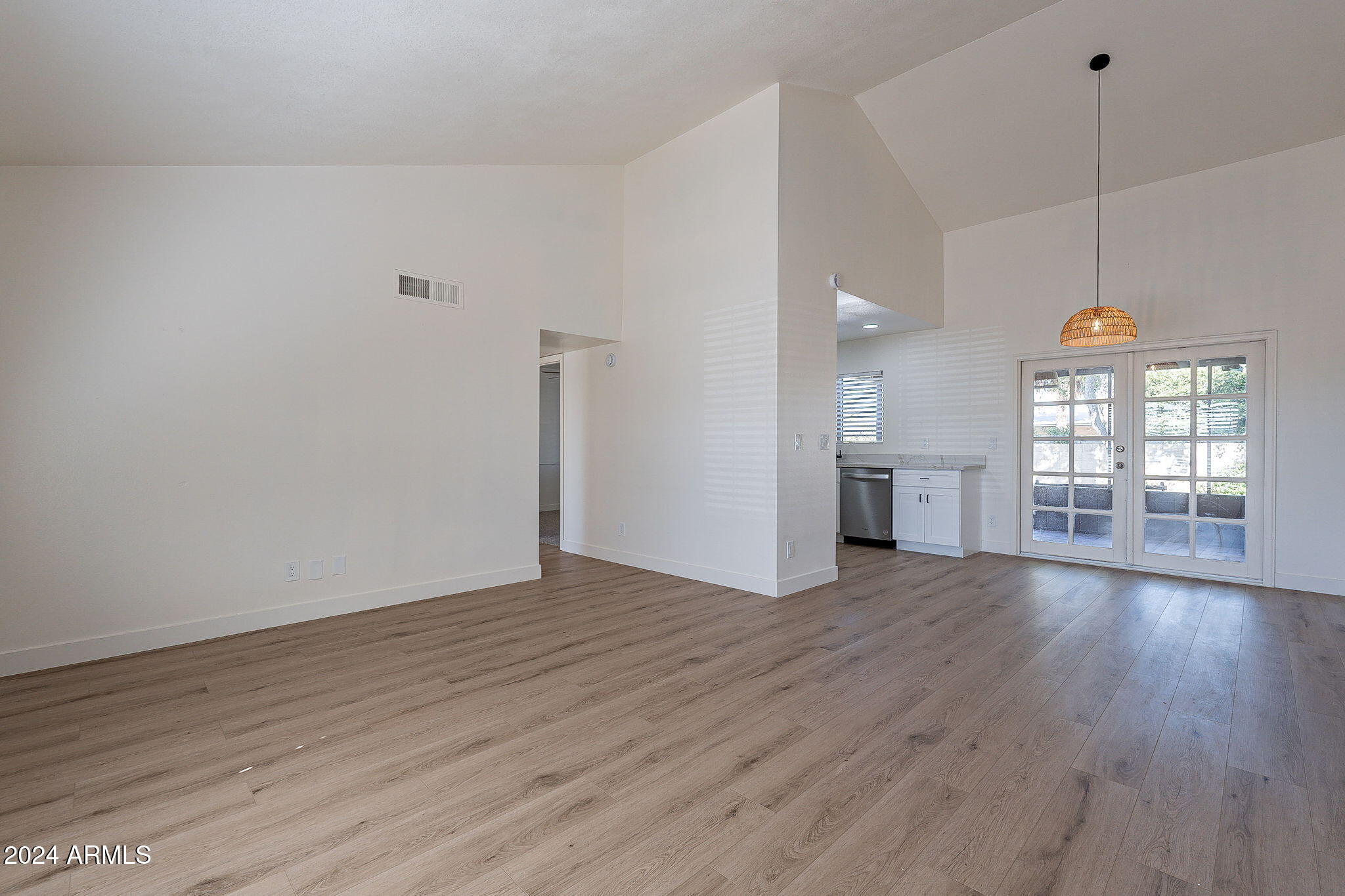 1506 E STEPHENS Drive