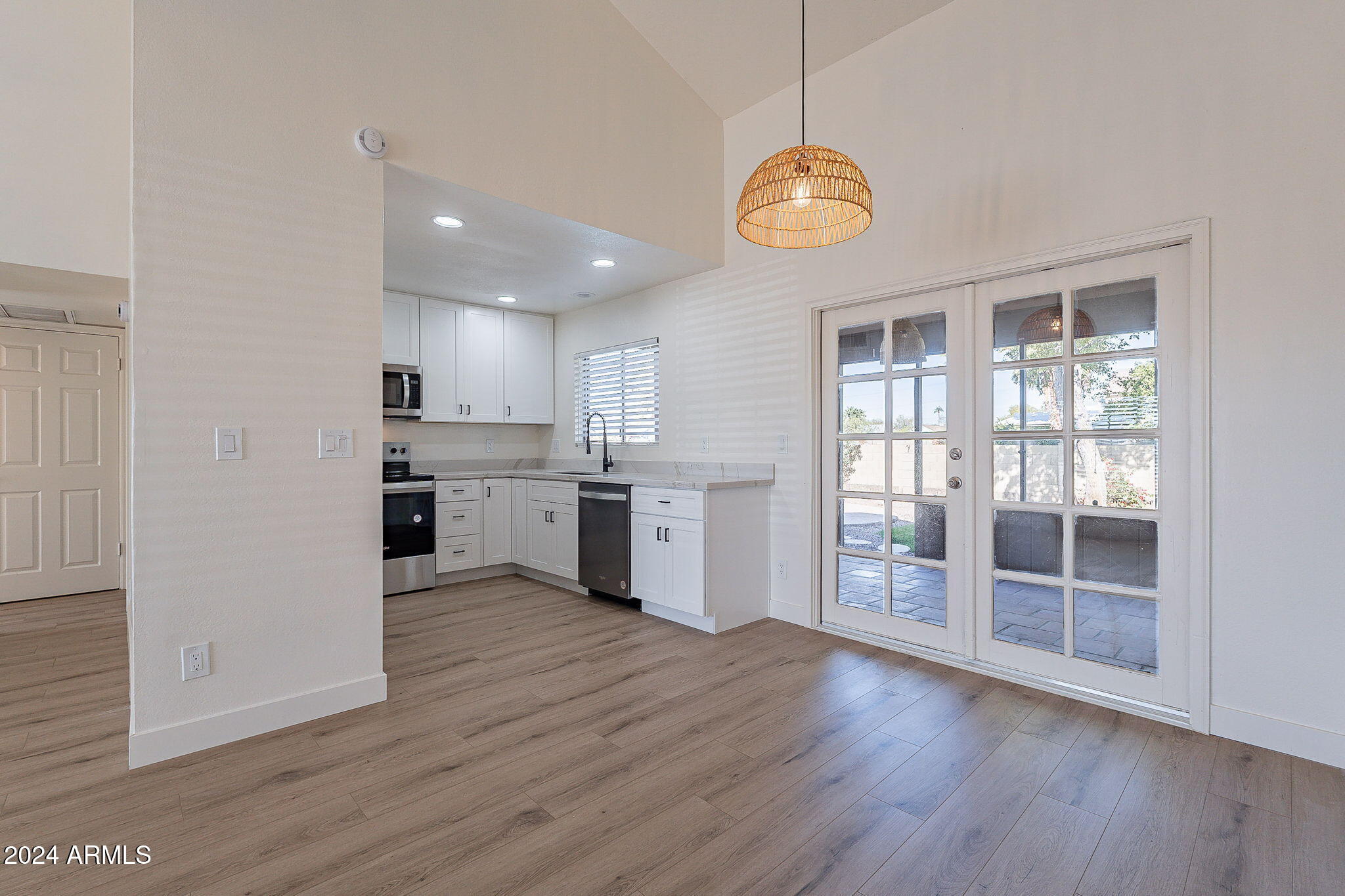 1506 E STEPHENS Drive