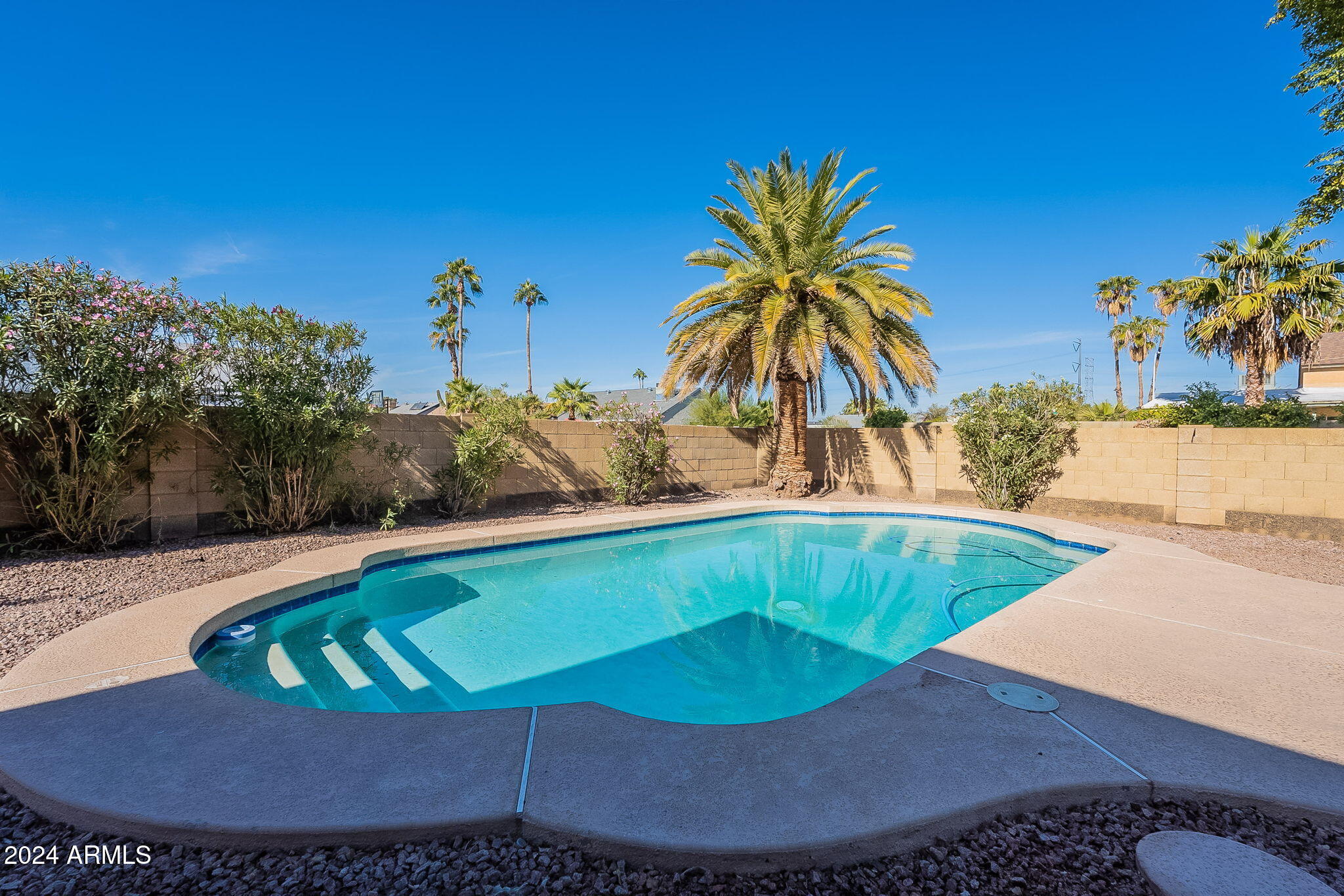 1506 E STEPHENS Drive