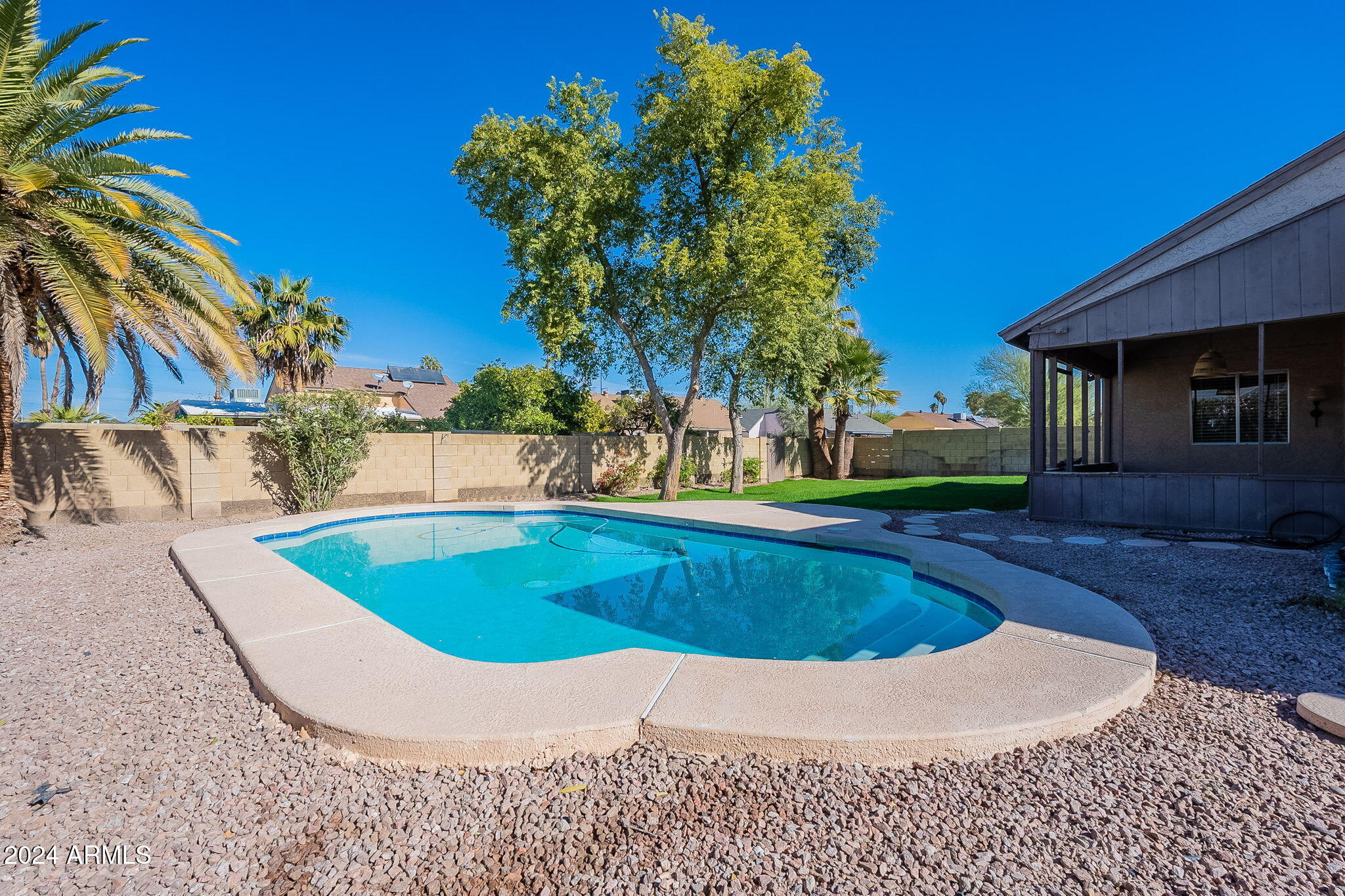 1506 E STEPHENS Drive