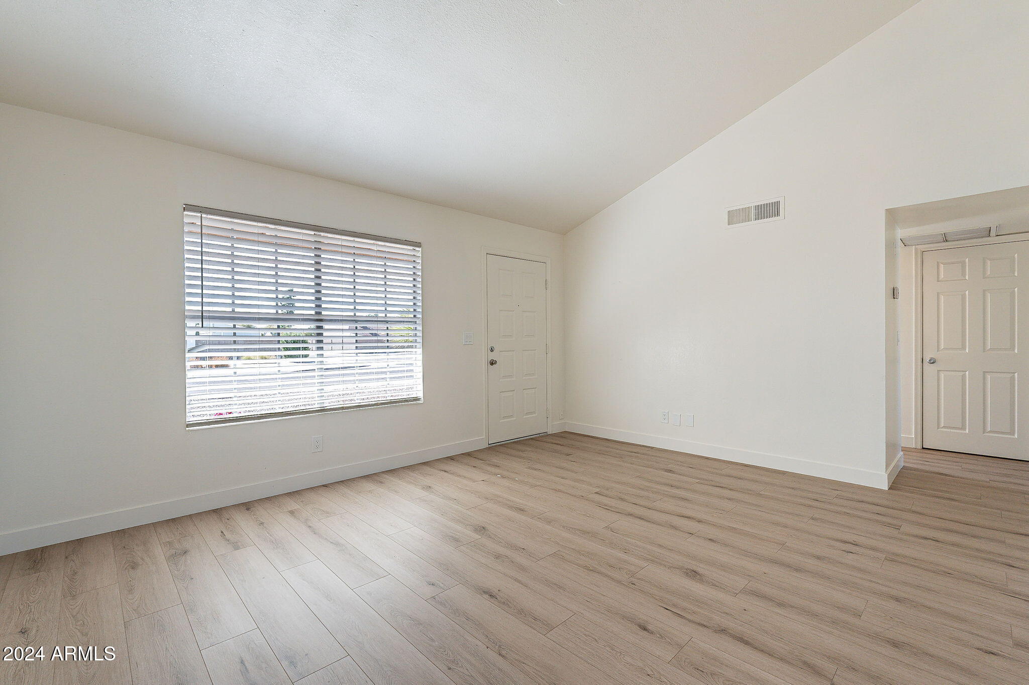 1506 E STEPHENS Drive