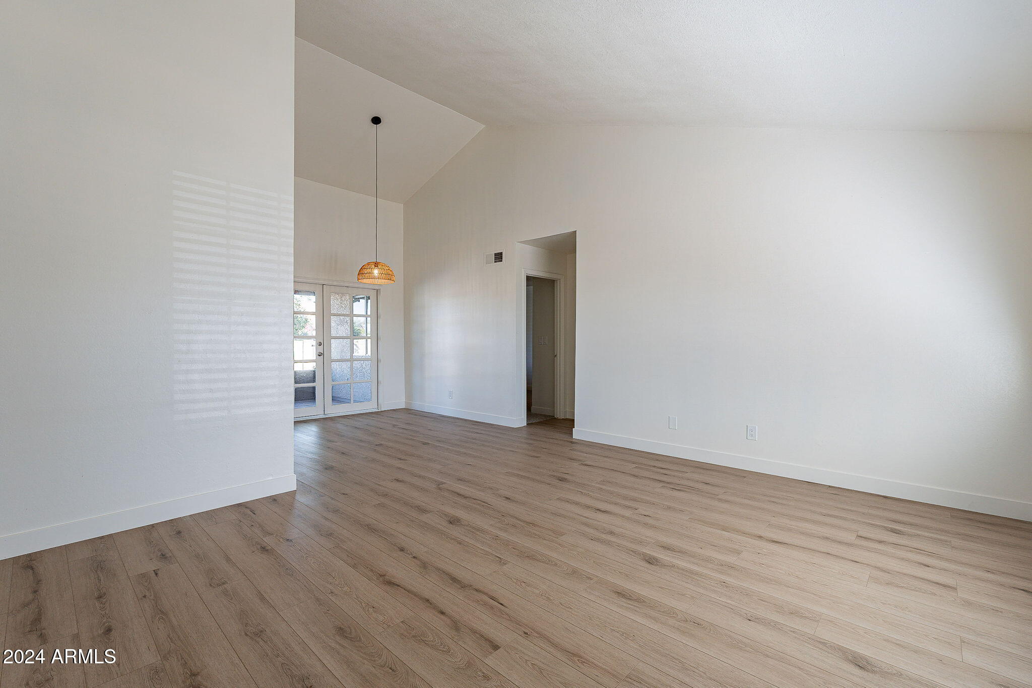 1506 E STEPHENS Drive