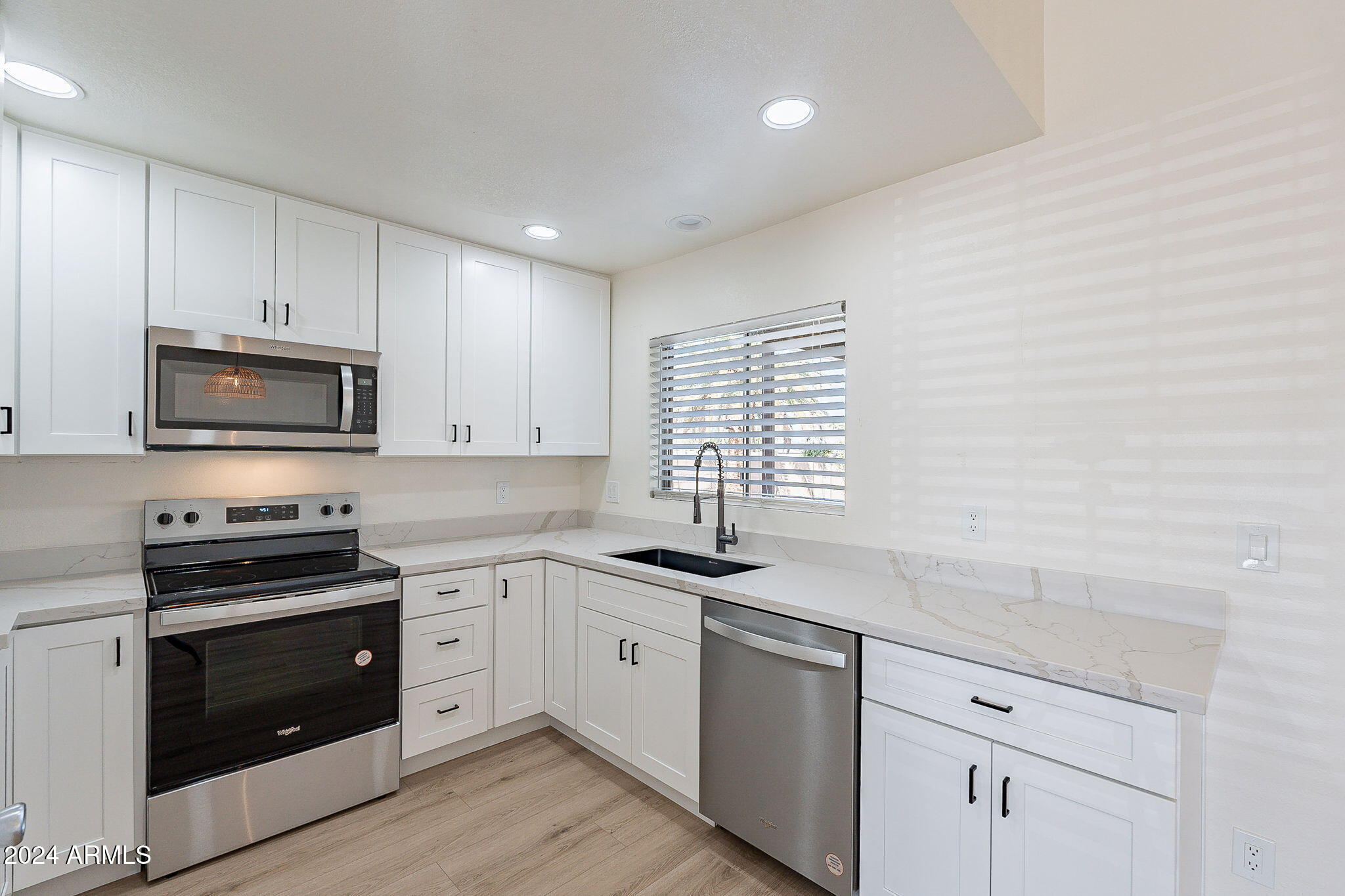 1506 E STEPHENS Drive