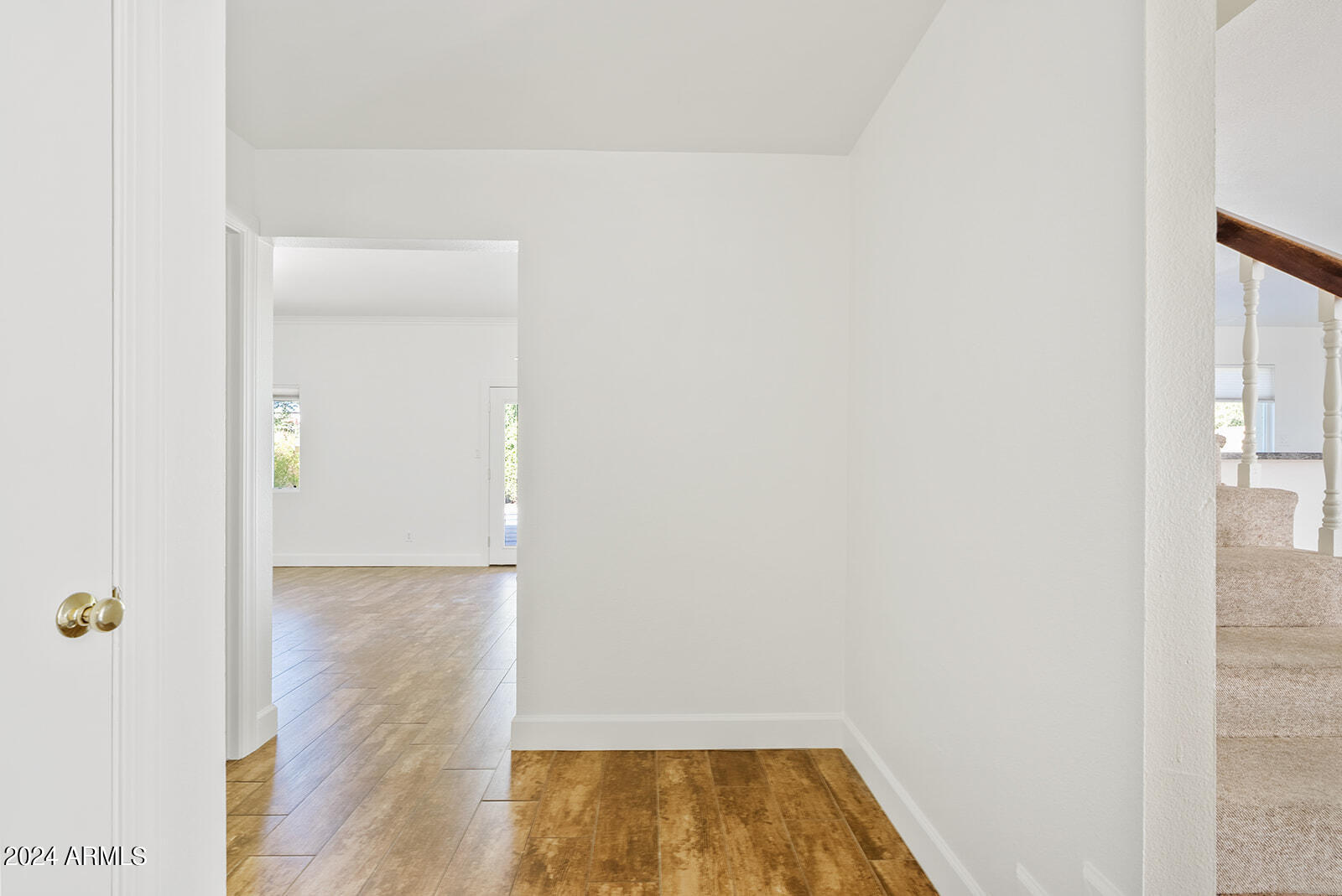 2544 W KNOWLES Avenue