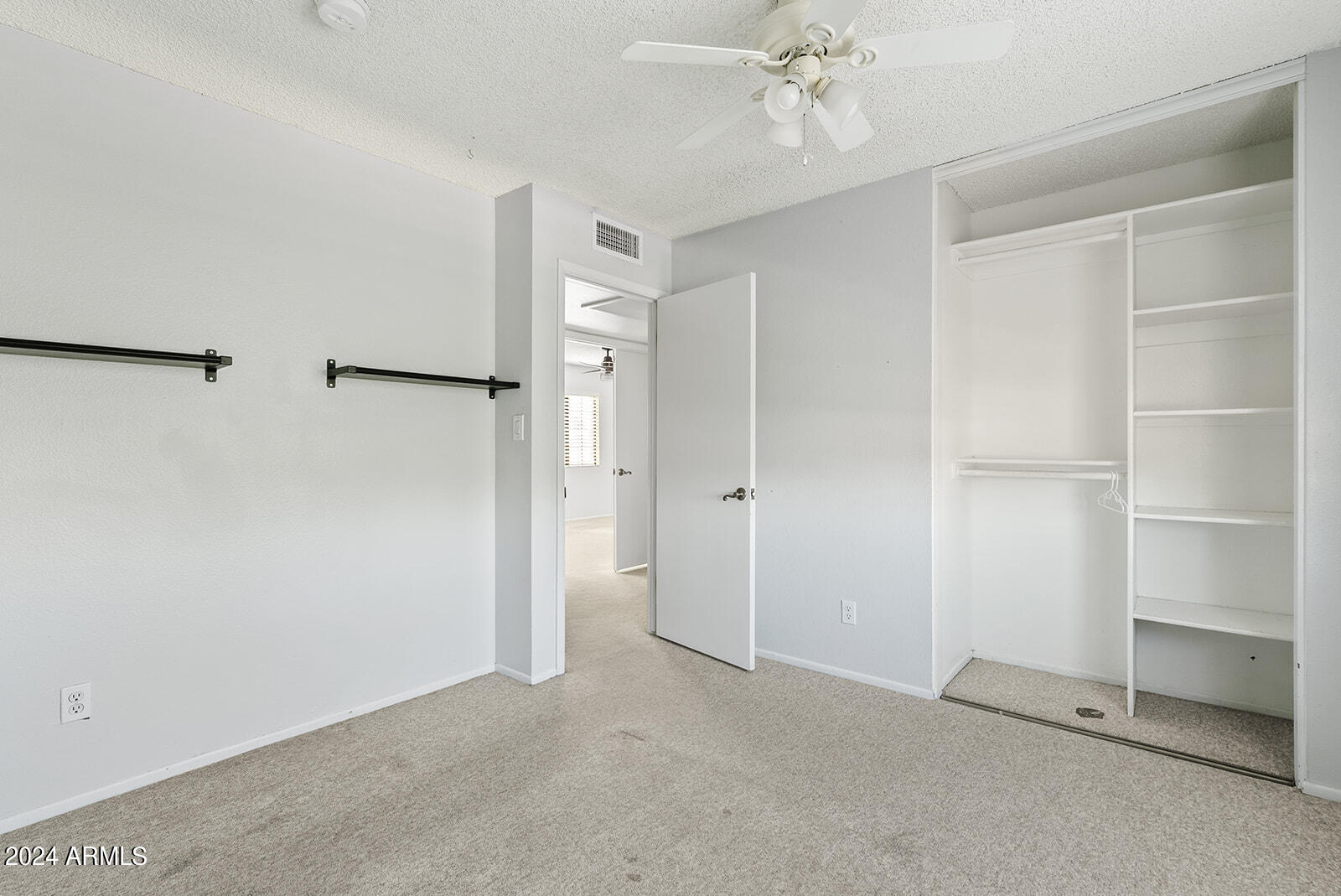 2544 W KNOWLES Avenue