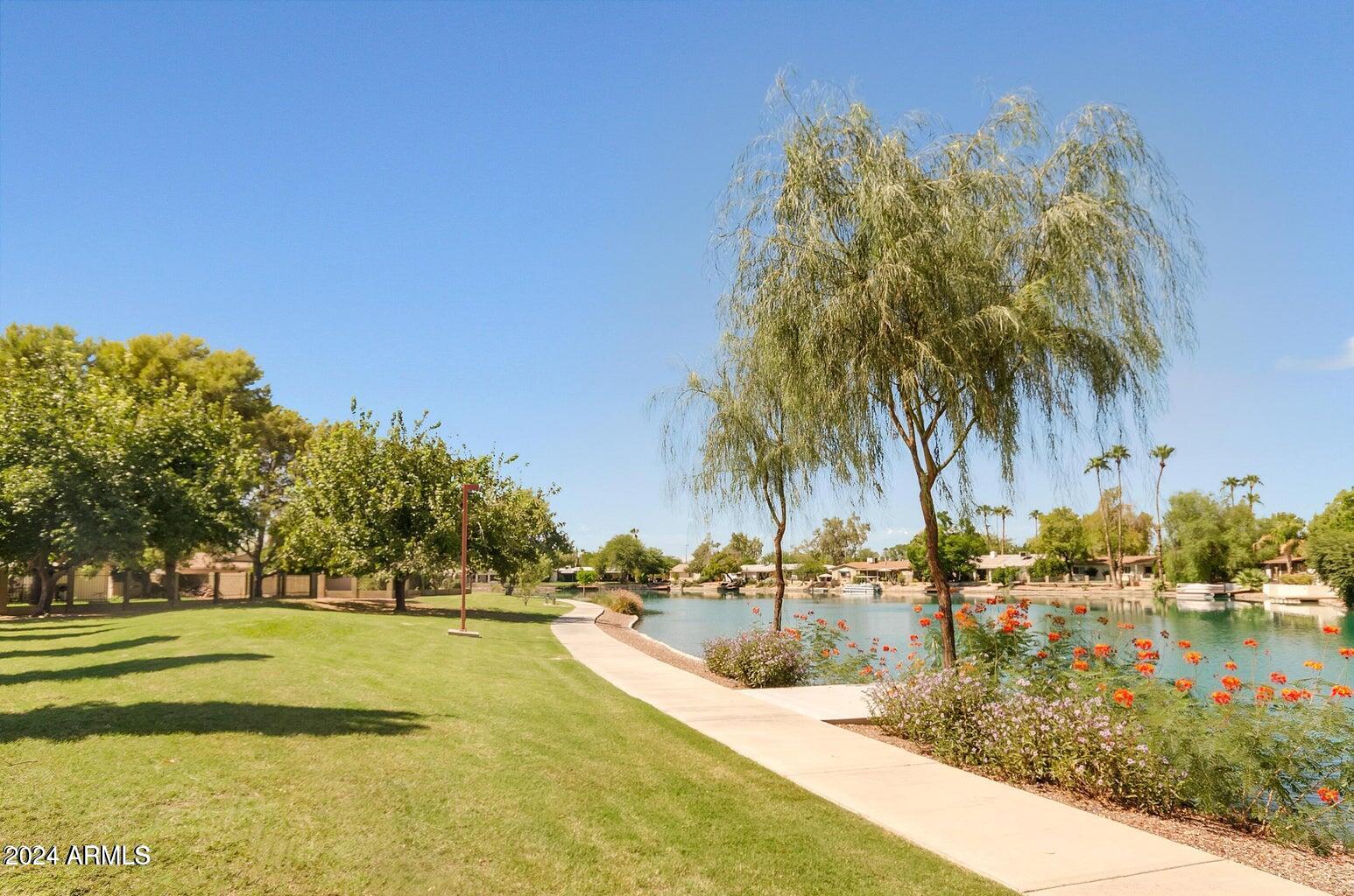 2544 W KNOWLES Avenue