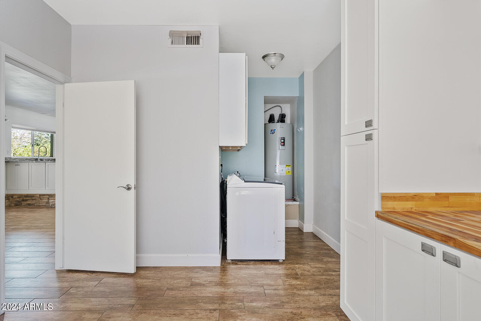 2544 W KNOWLES Avenue