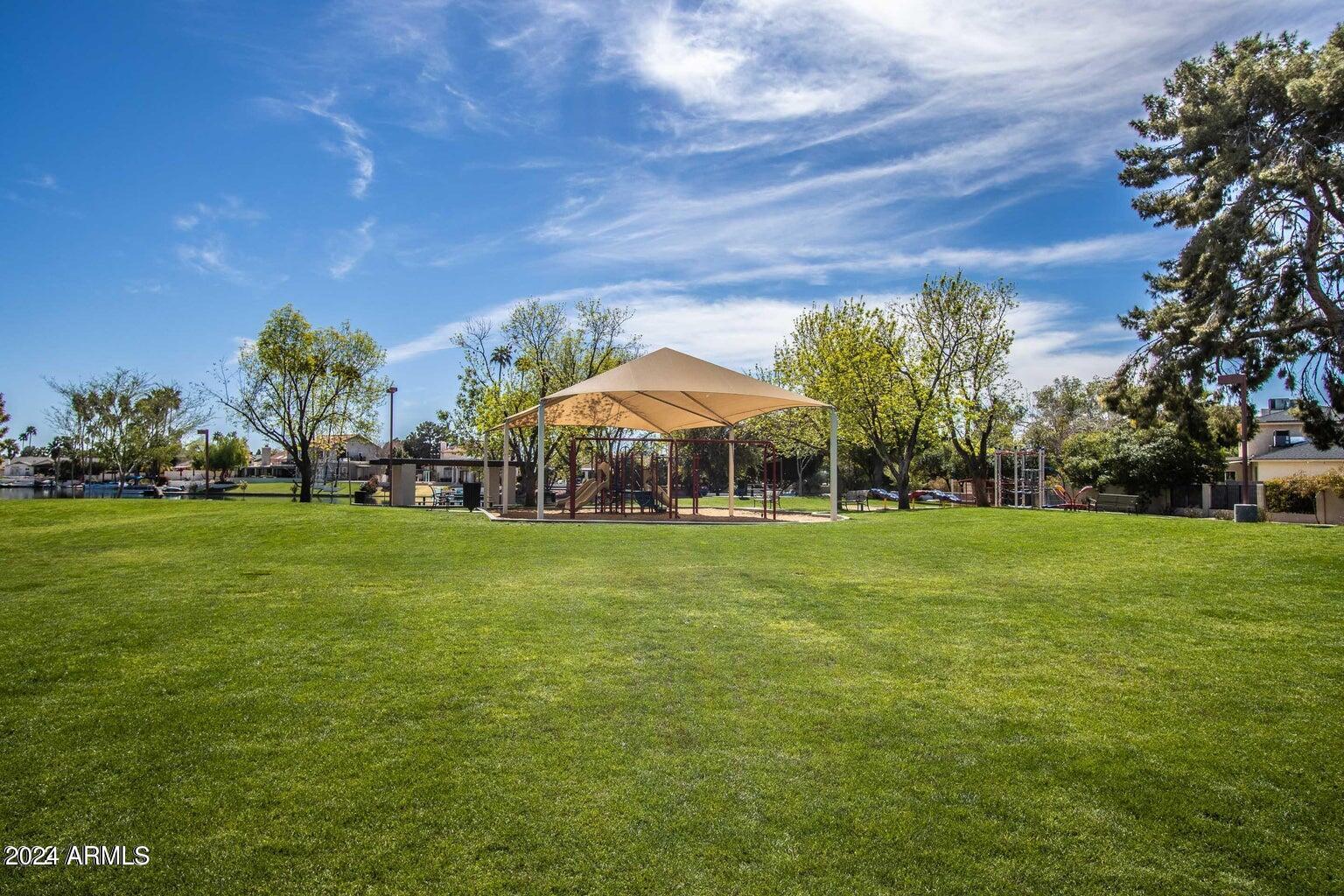 2544 W KNOWLES Avenue