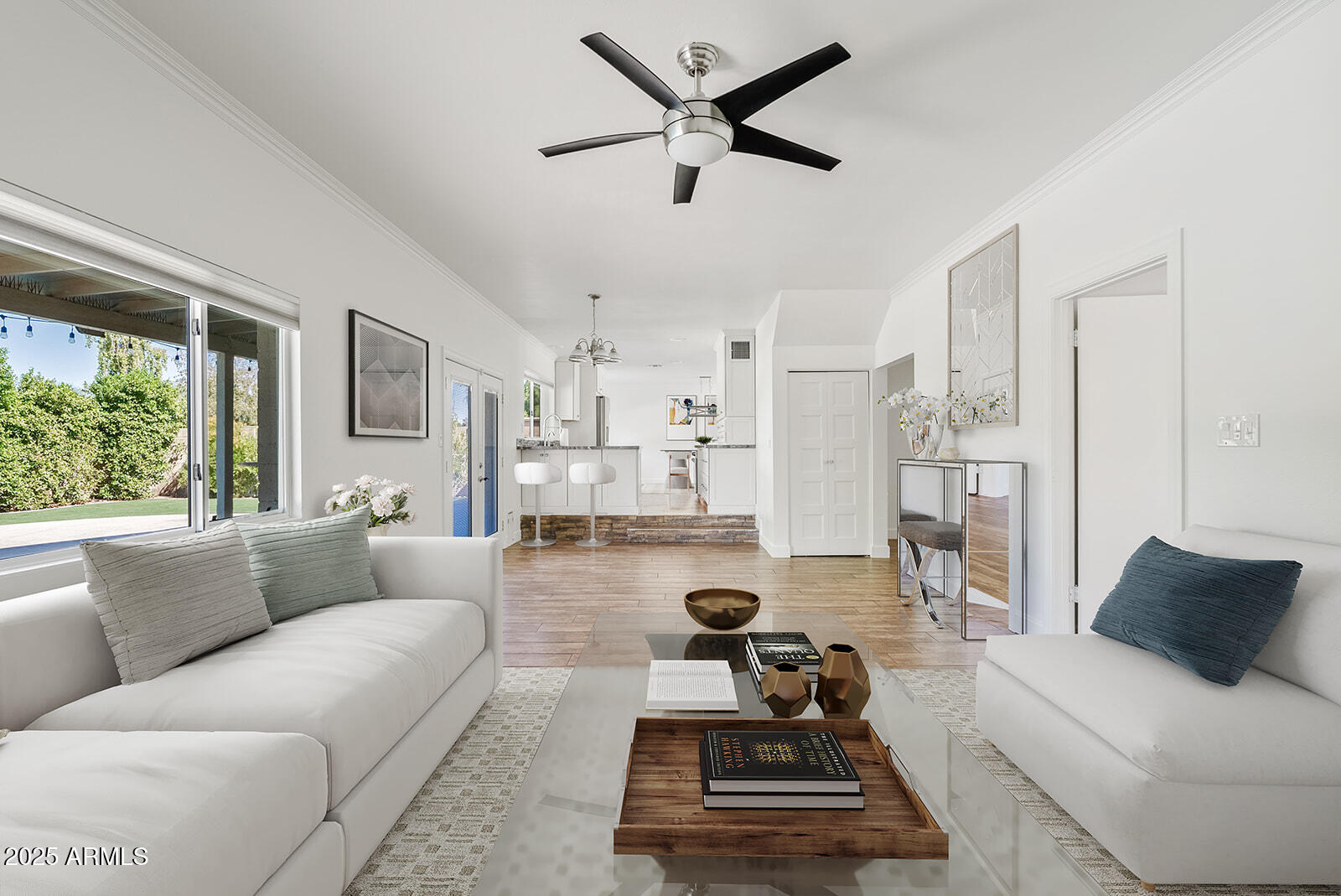 2544 W KNOWLES Avenue