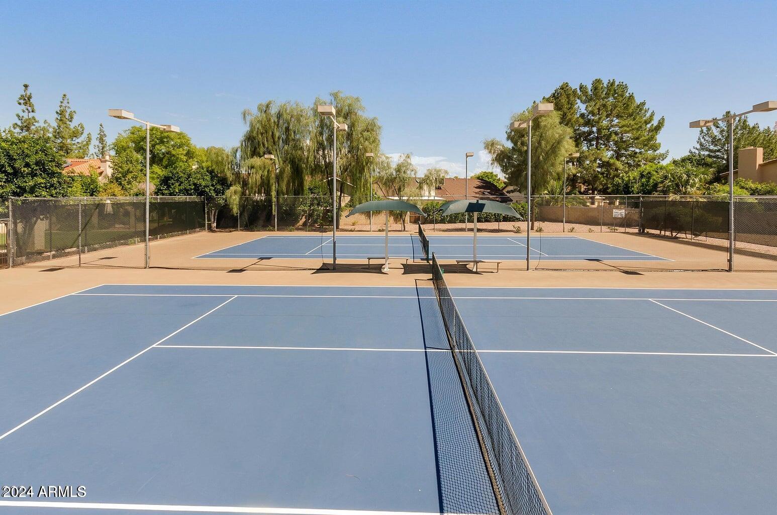 2544 W KNOWLES Avenue