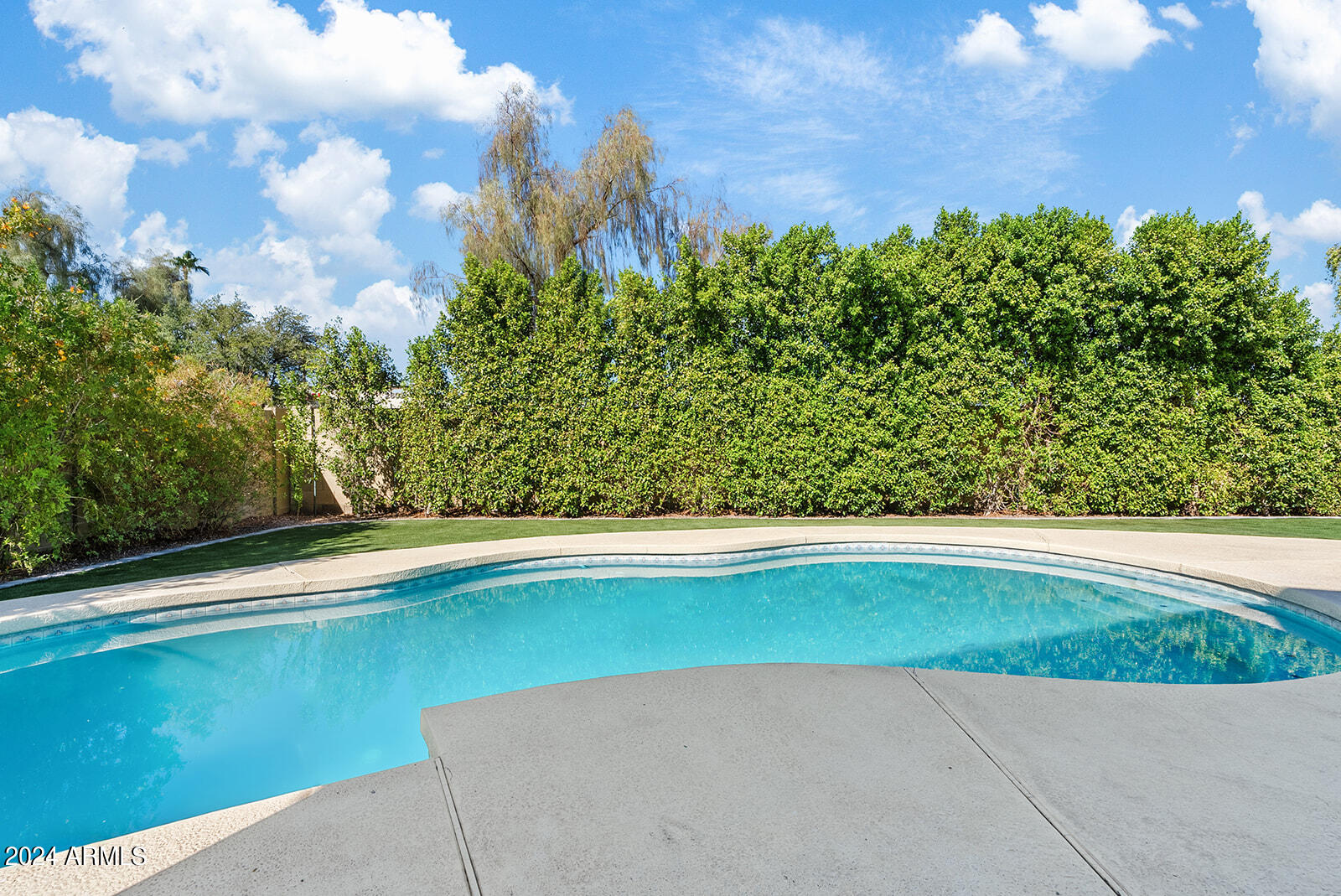 2544 W KNOWLES Avenue