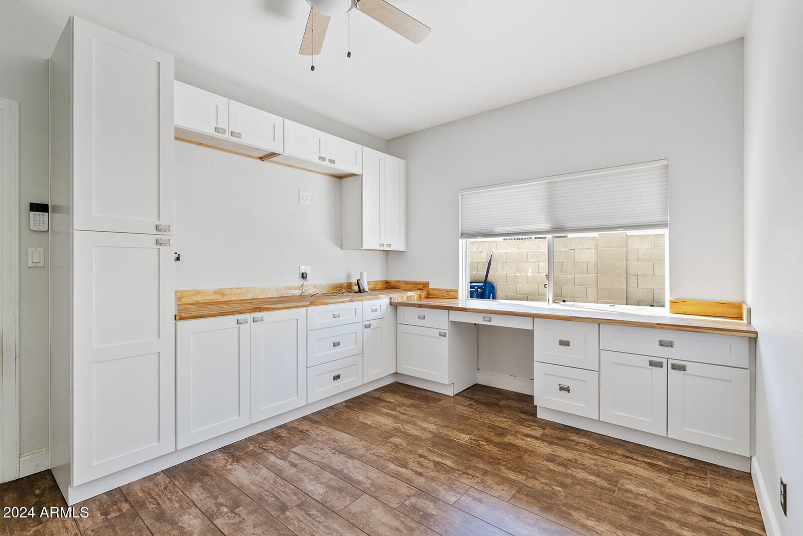 2544 W KNOWLES Avenue