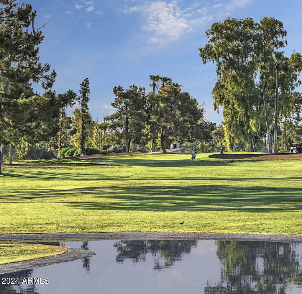 2544 W KNOWLES Avenue