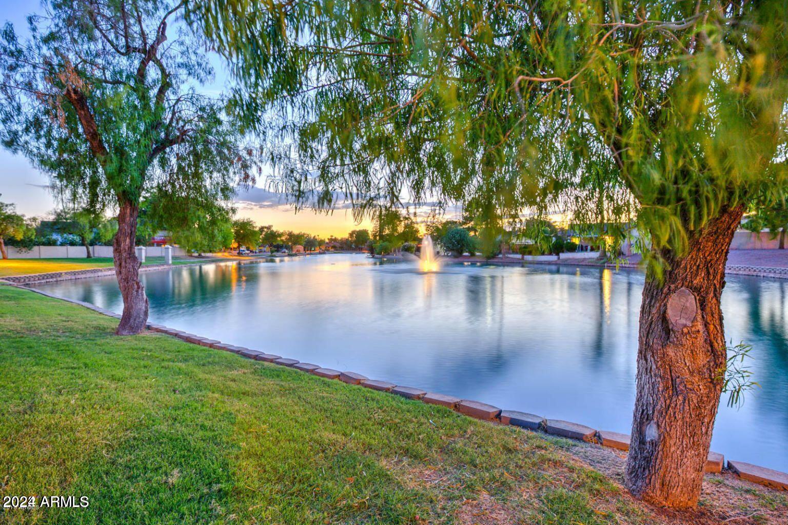 2544 W KNOWLES Avenue