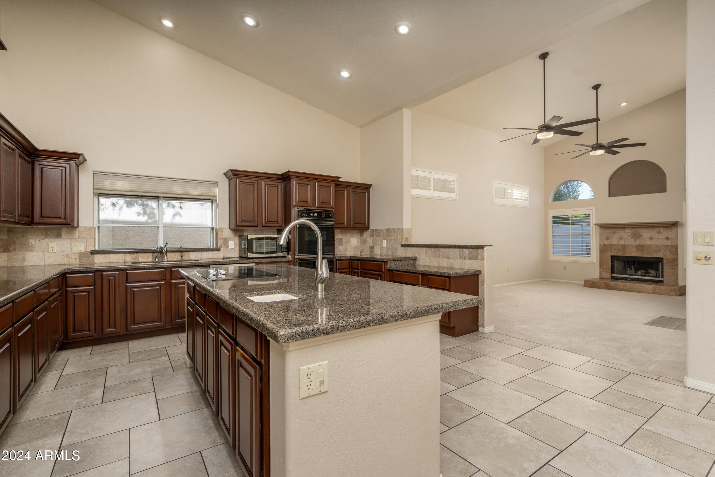 6232 E MONTE CRISTO Avenue