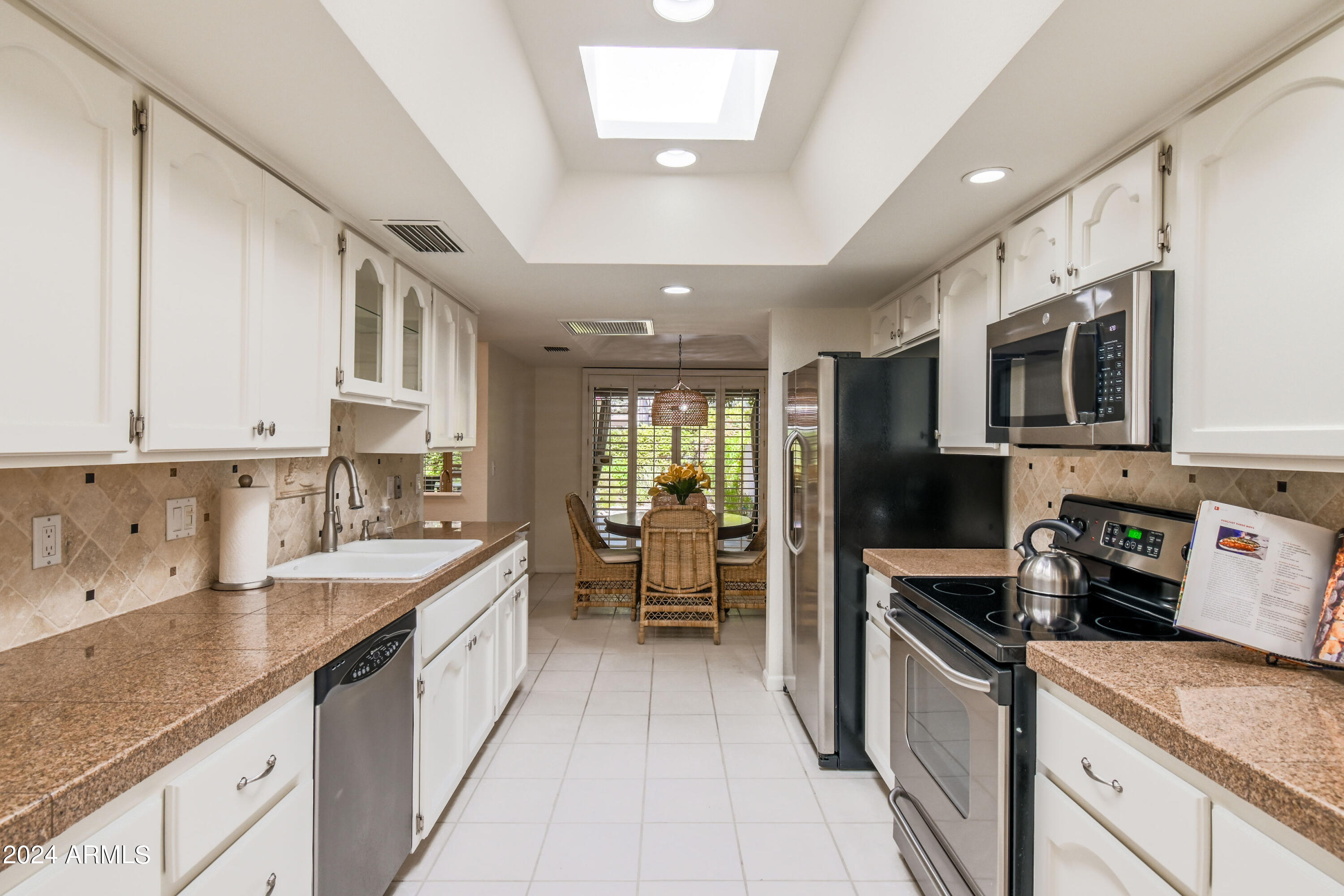 8230 E VIA DE LA ESCUELA