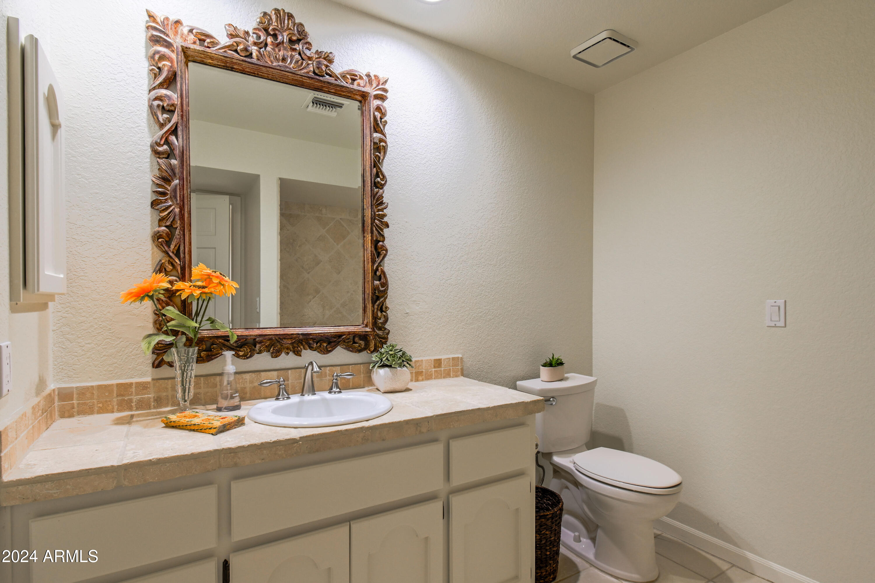 8230 E VIA DE LA ESCUELA