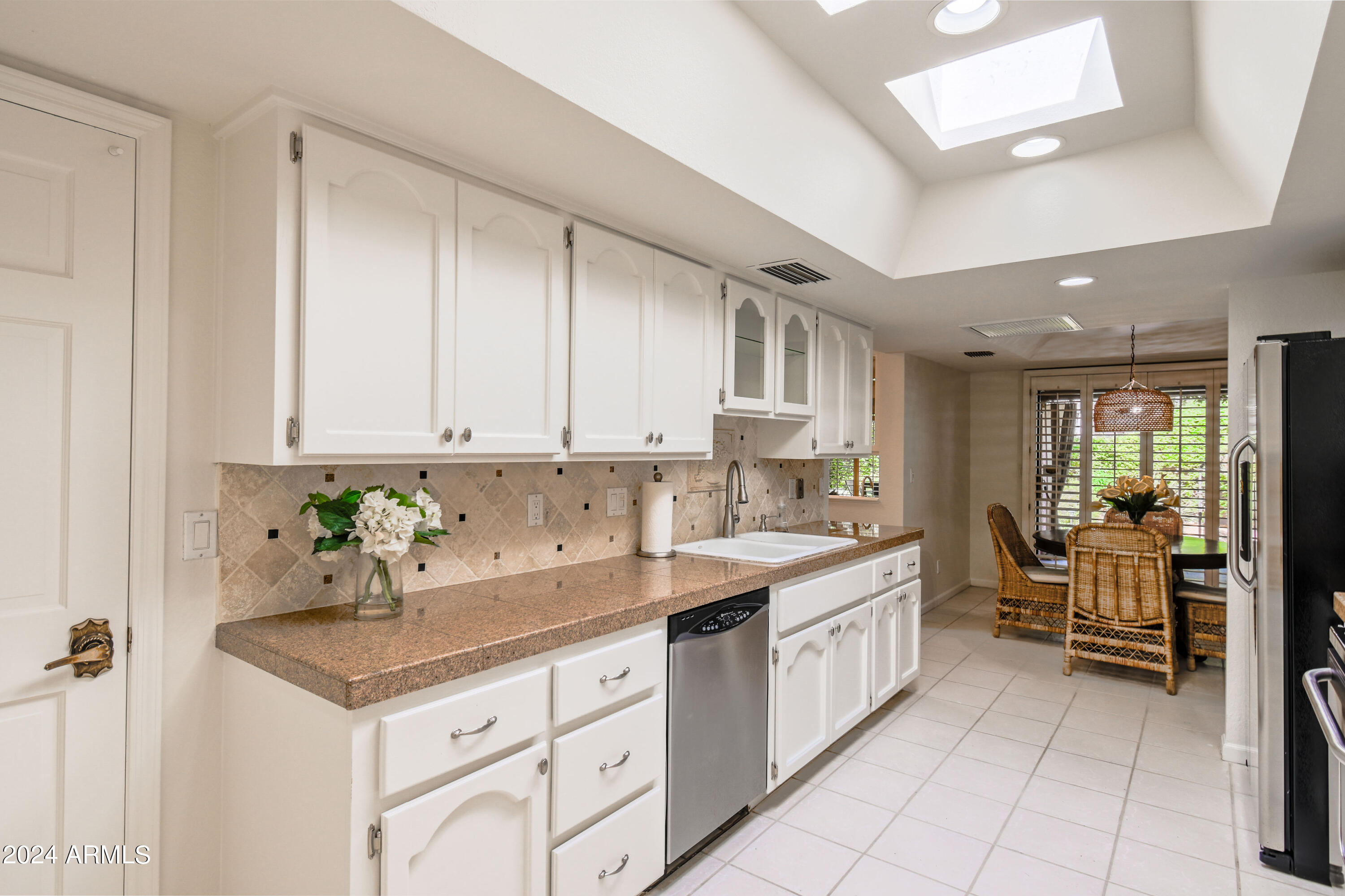 8230 E VIA DE LA ESCUELA