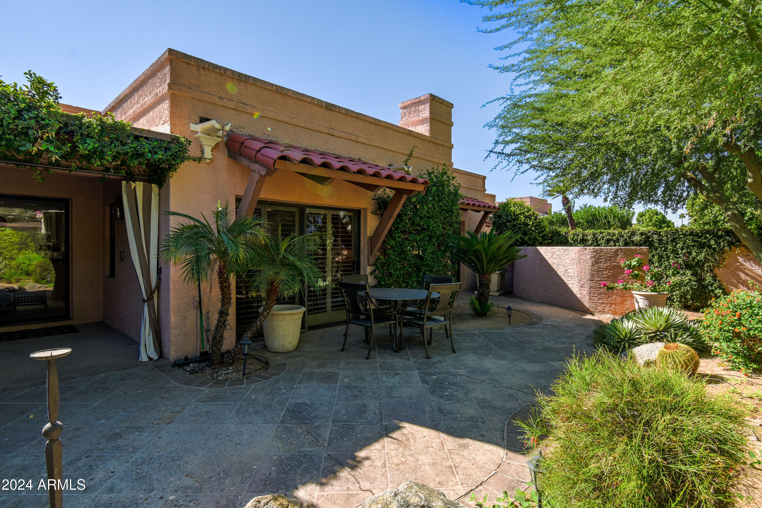 8230 E VIA DE LA ESCUELA