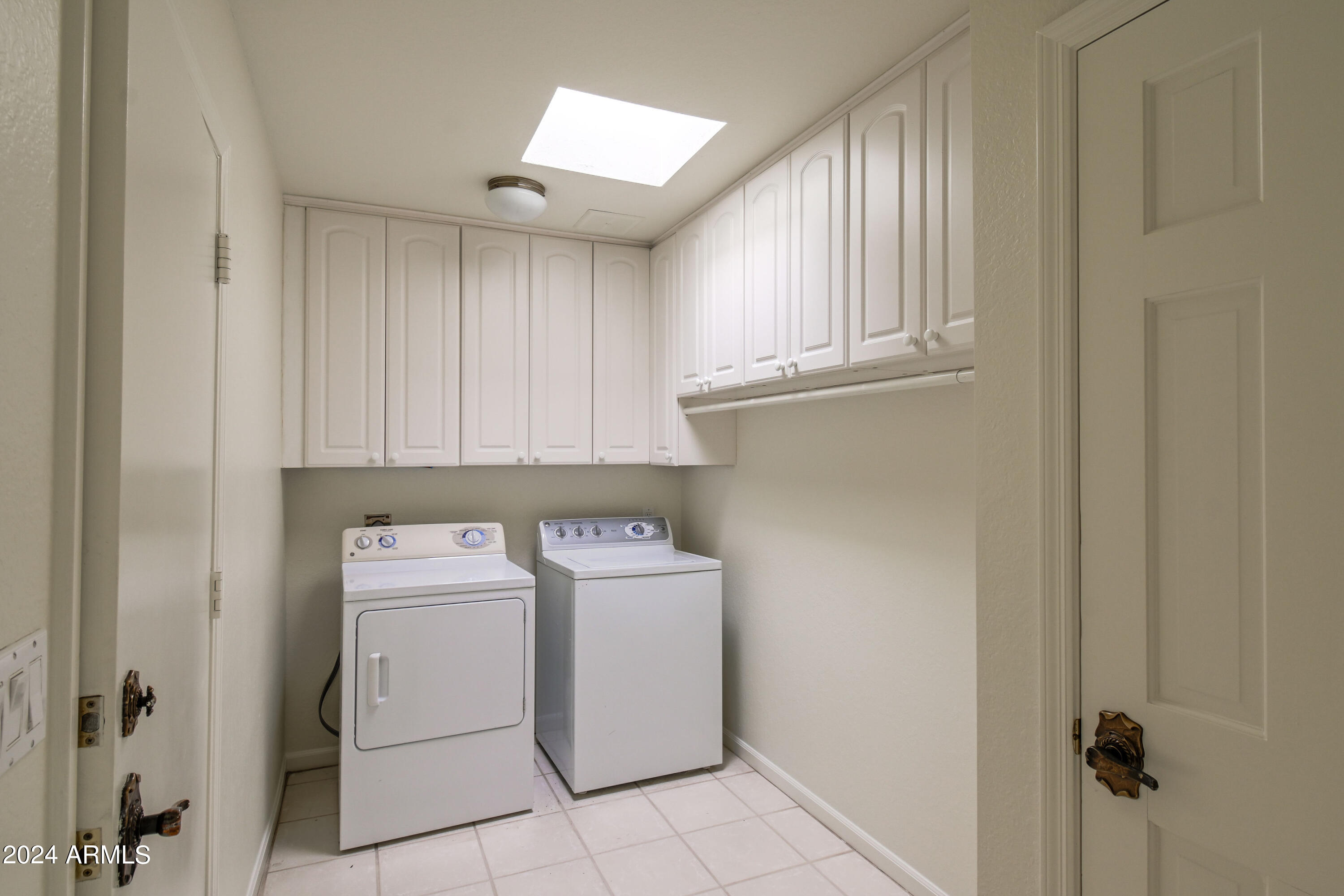 8230 E VIA DE LA ESCUELA