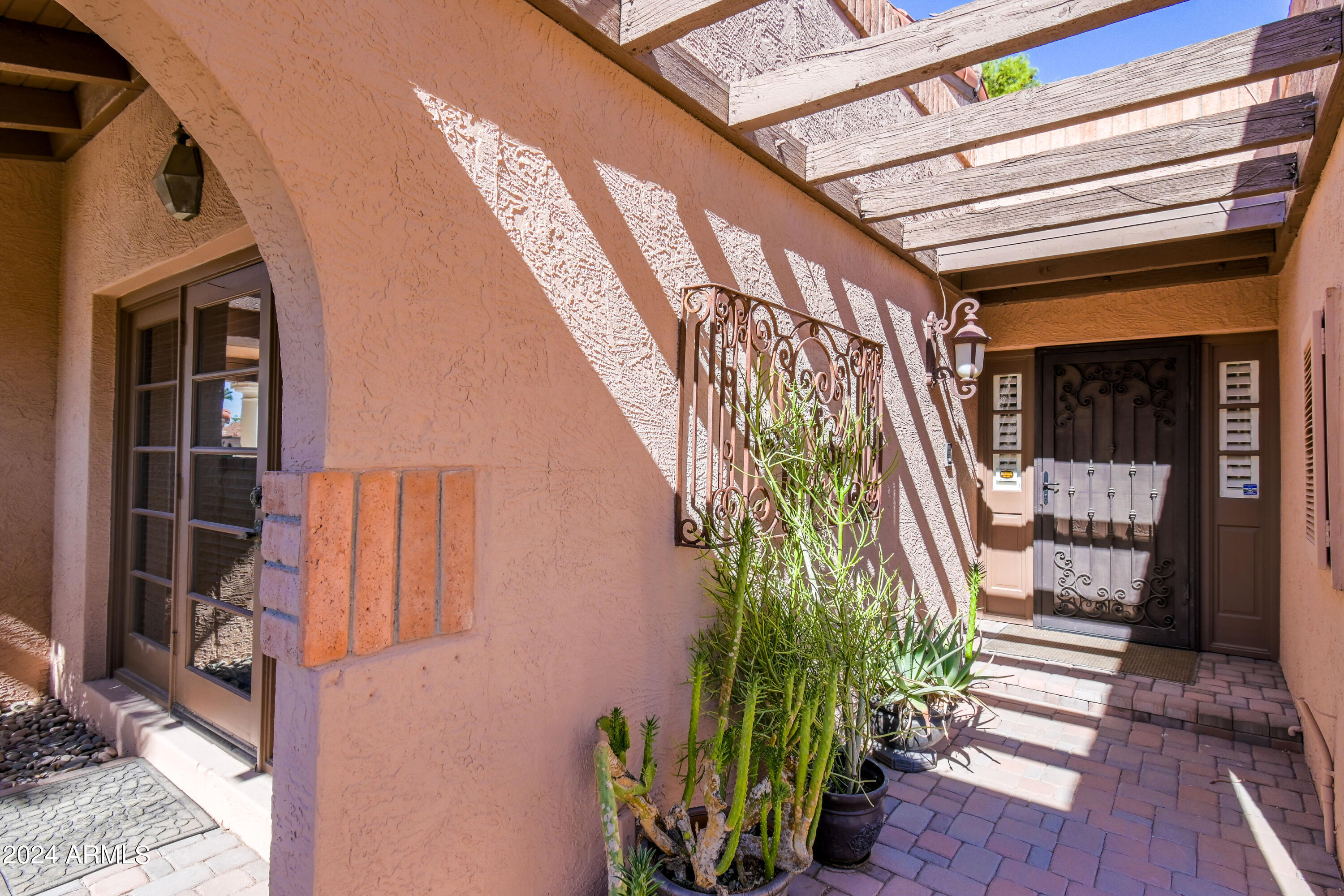 8230 E VIA DE LA ESCUELA