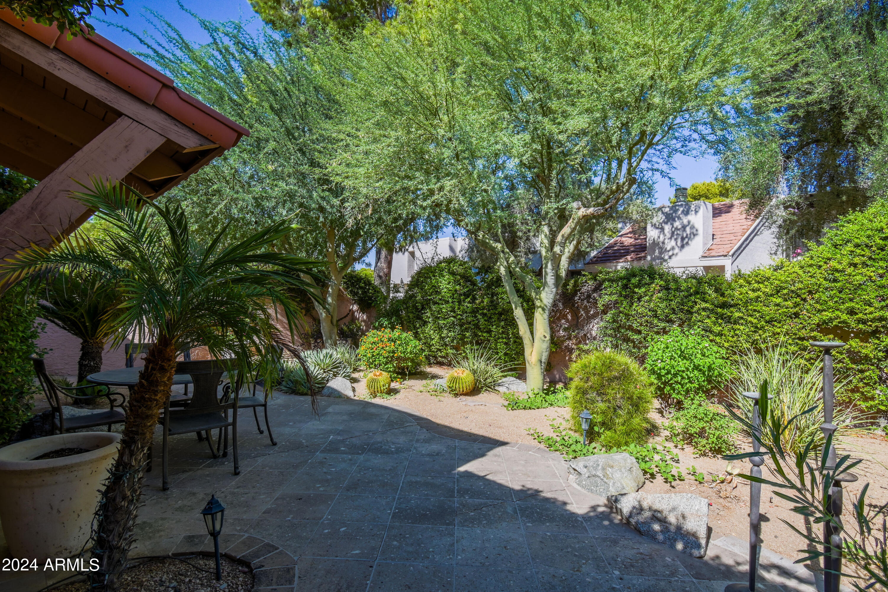 8230 E VIA DE LA ESCUELA