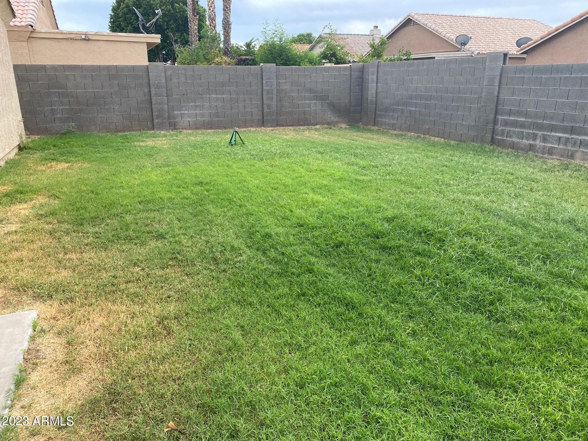 861 E GLENMERE Drive