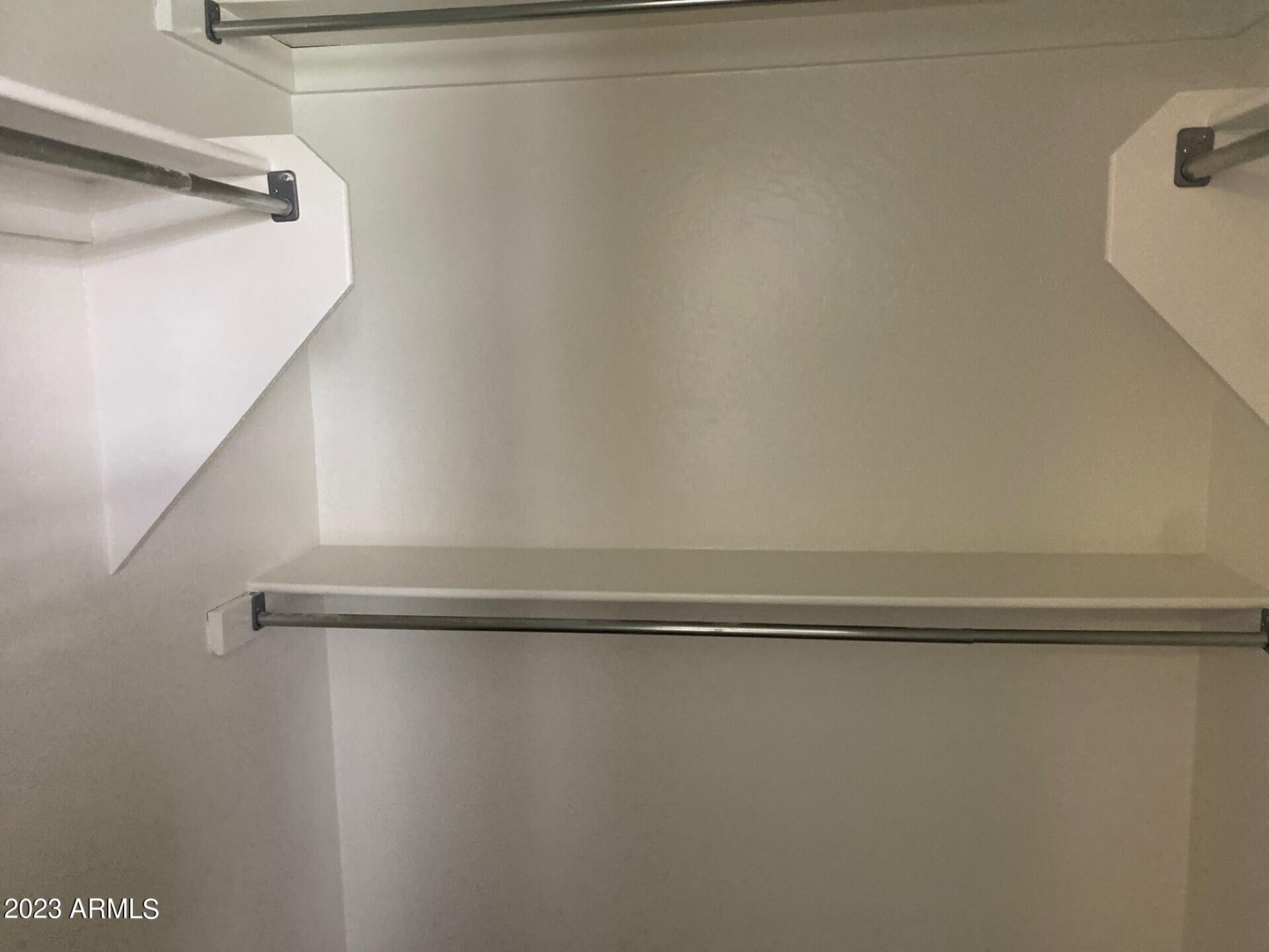 861 E GLENMERE Drive