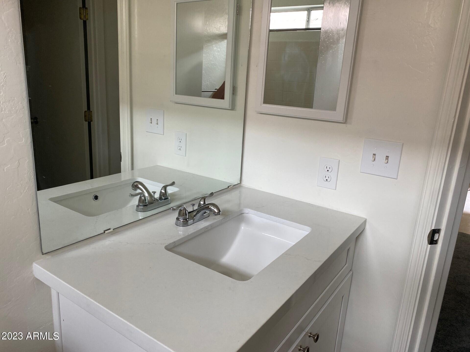 861 E GLENMERE Drive