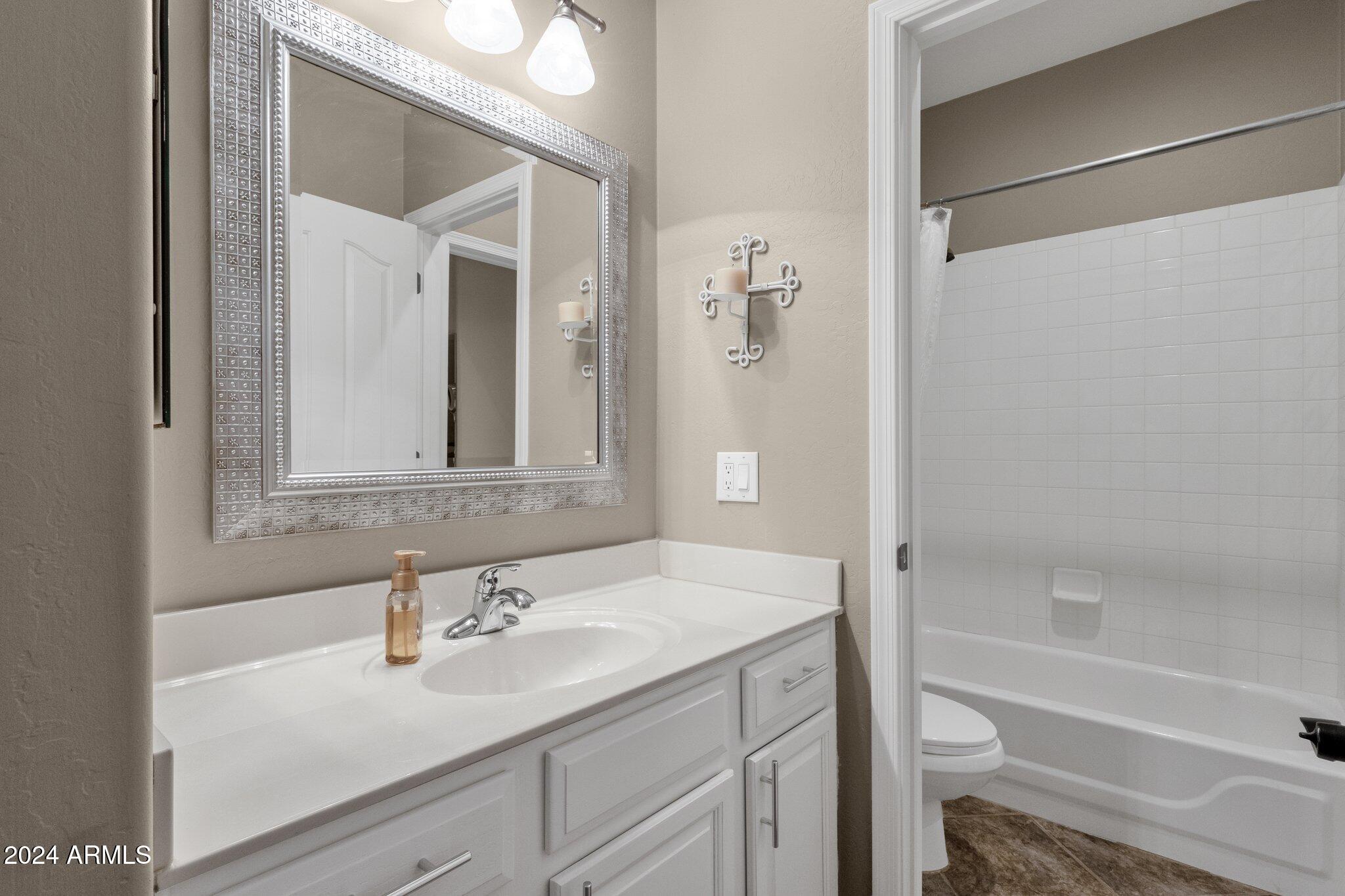 2374 W WEATHERBY Way