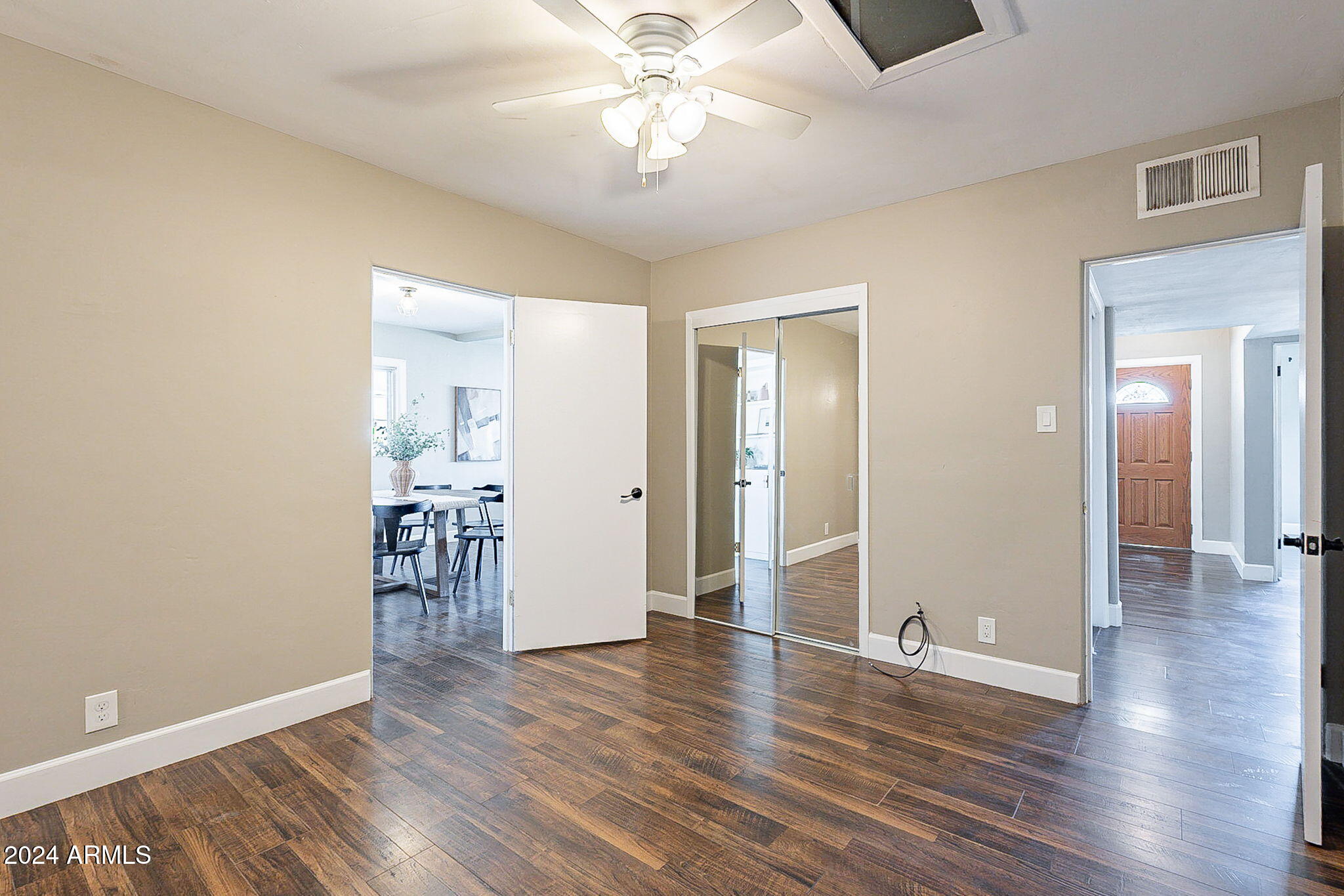 1611 W INDIANOLA Avenue