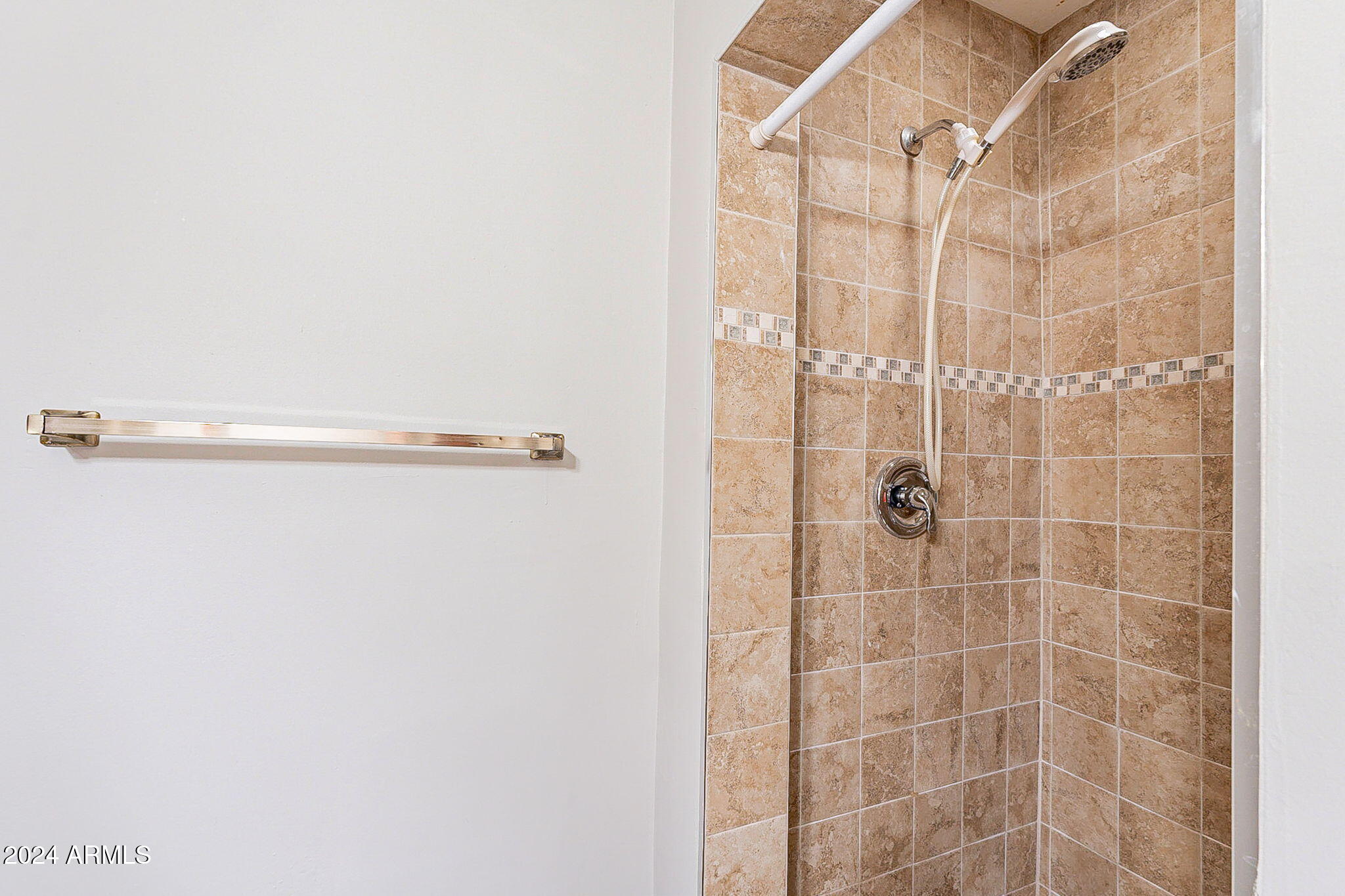 1611 W INDIANOLA Avenue