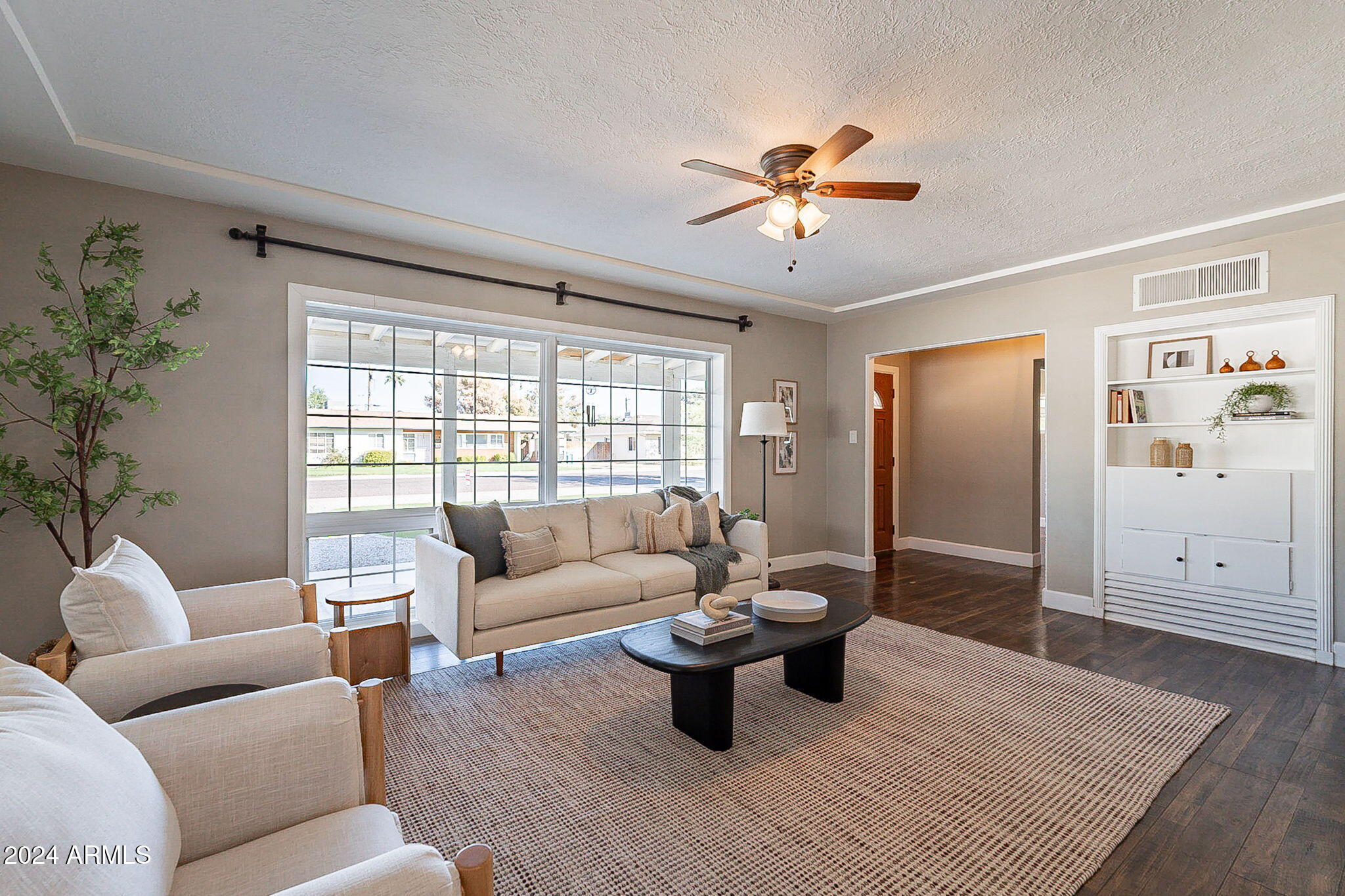 1611 W INDIANOLA Avenue