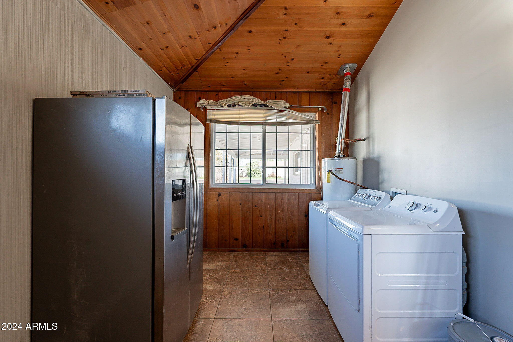 1611 W INDIANOLA Avenue