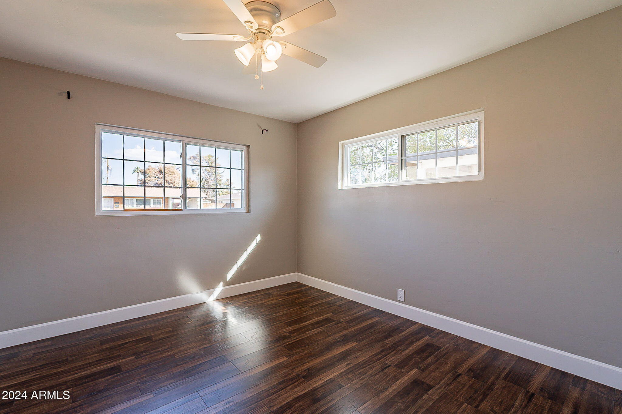 1611 W INDIANOLA Avenue