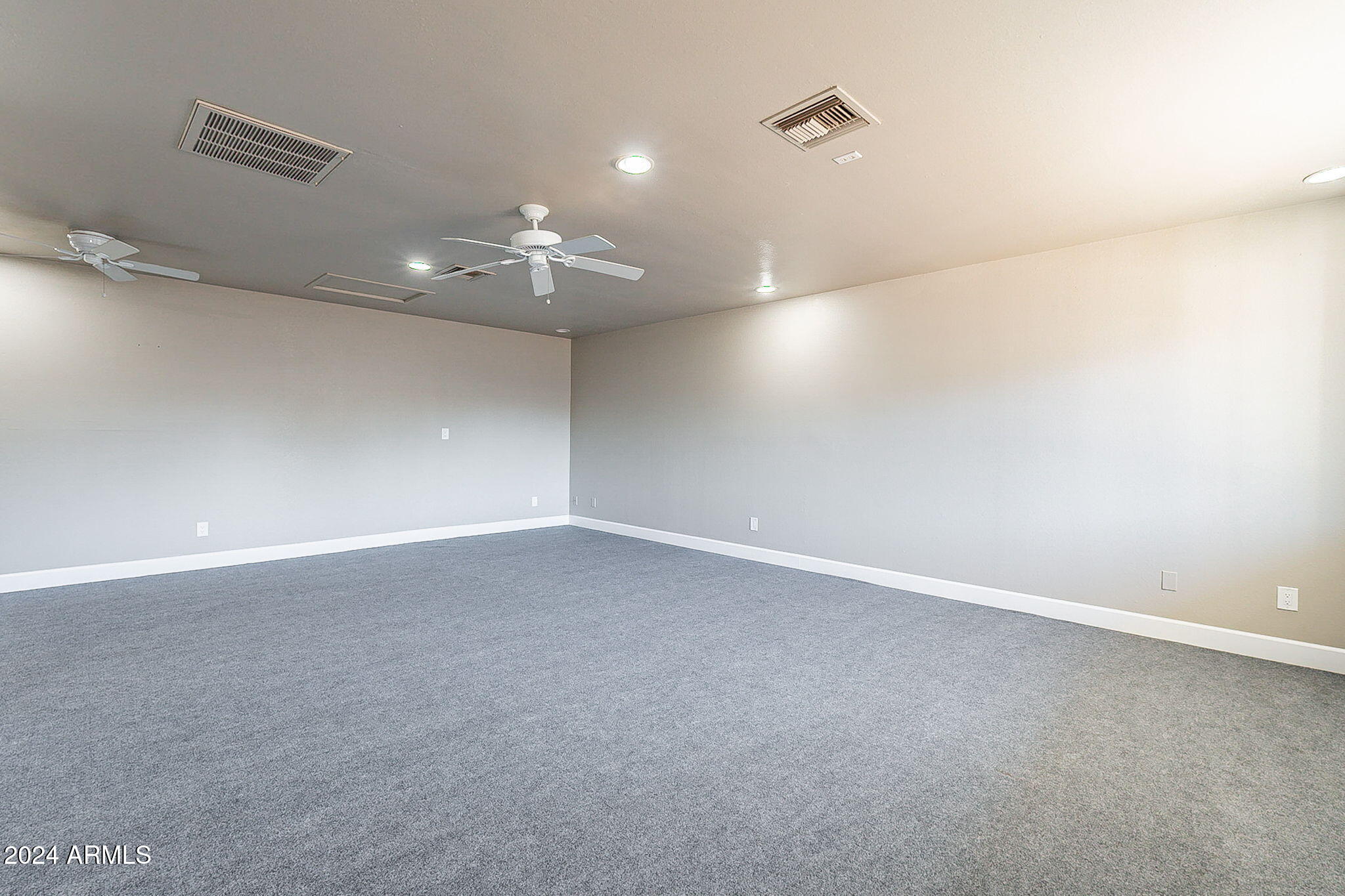 1611 W INDIANOLA Avenue