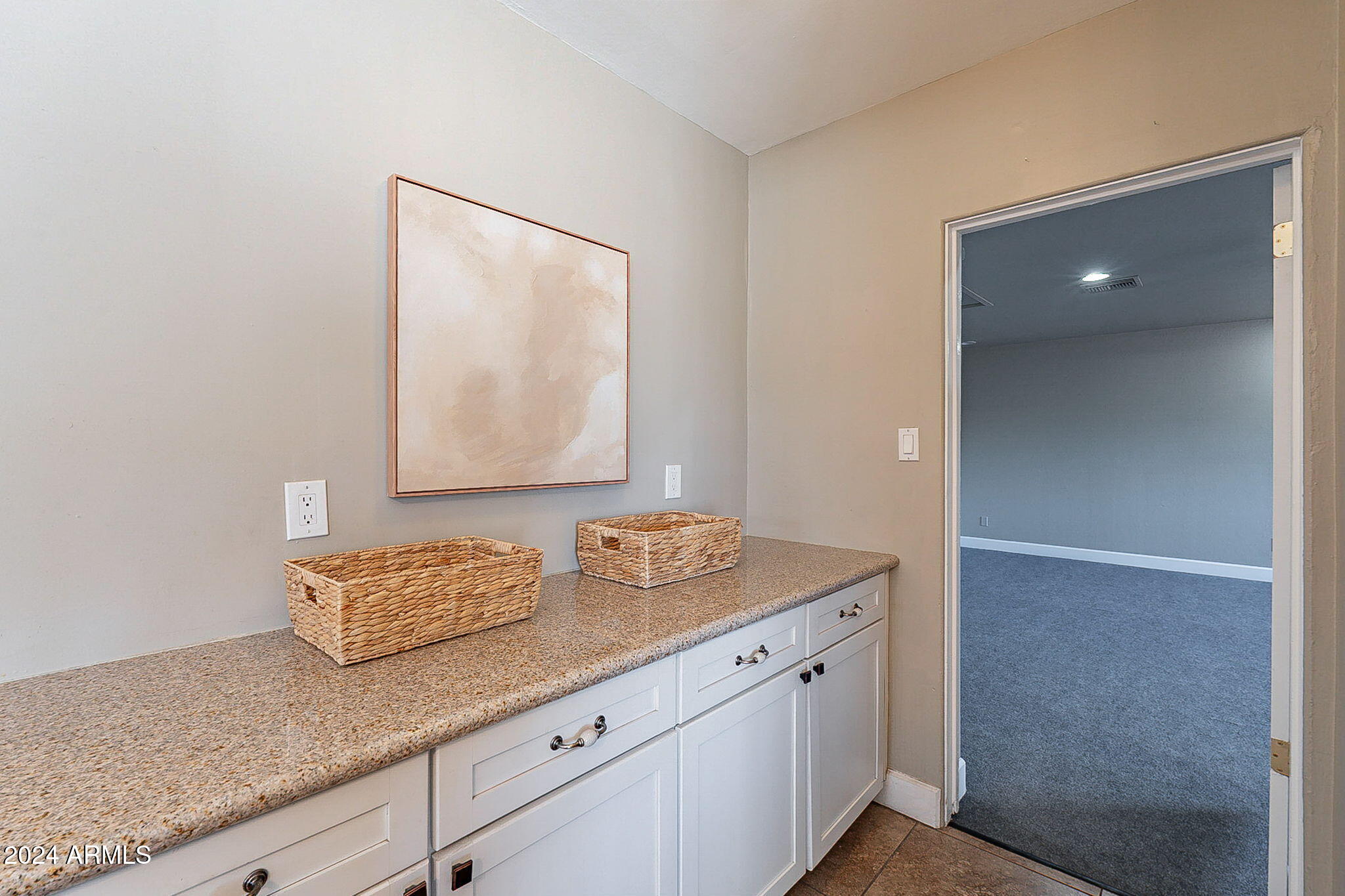 1611 W INDIANOLA Avenue