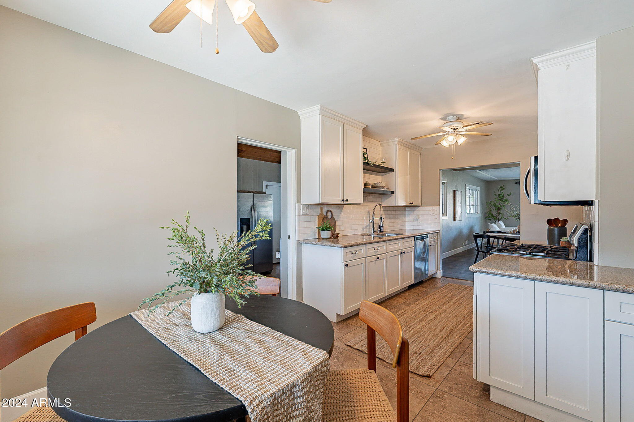 1611 W INDIANOLA Avenue