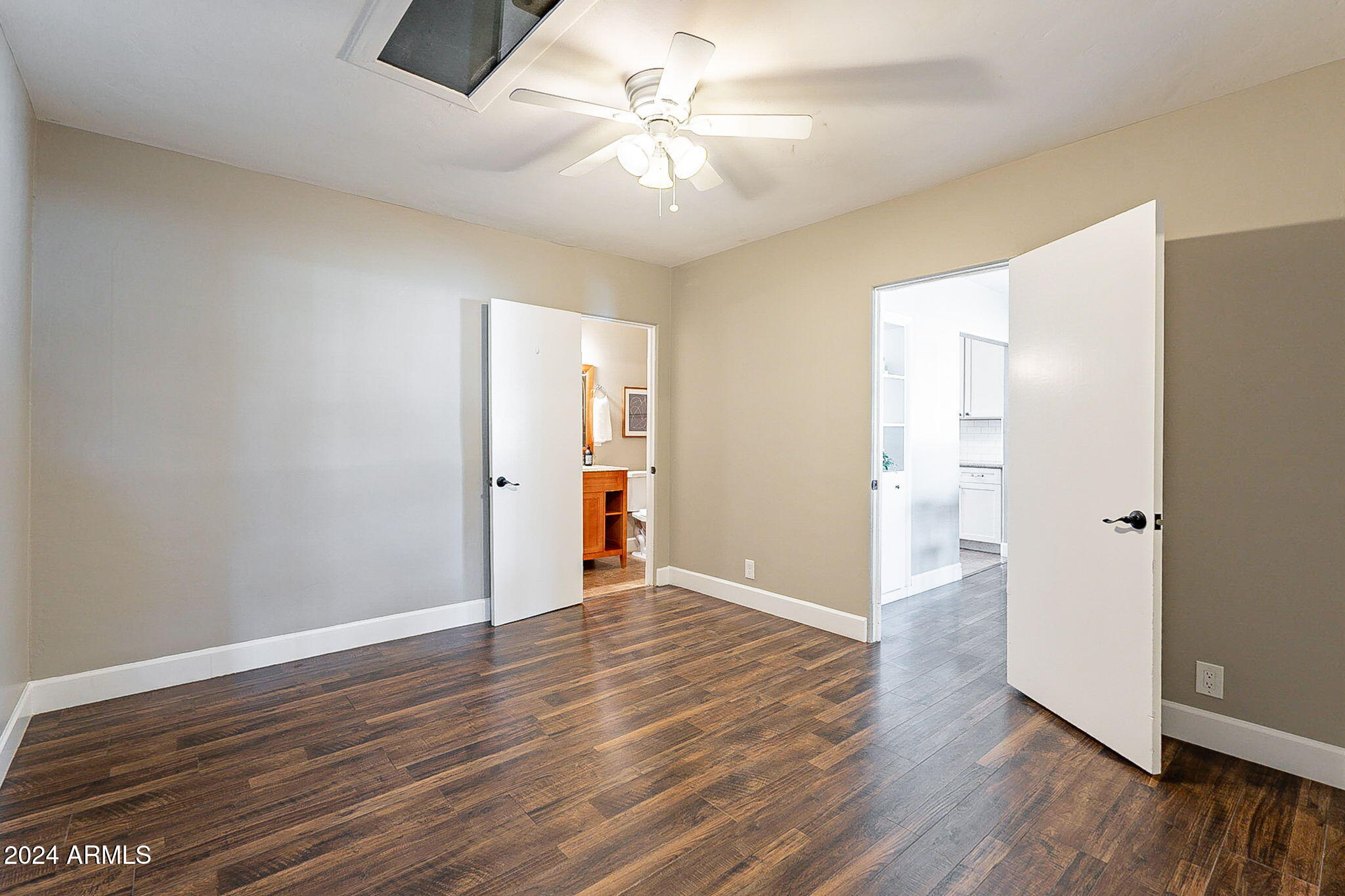 1611 W INDIANOLA Avenue