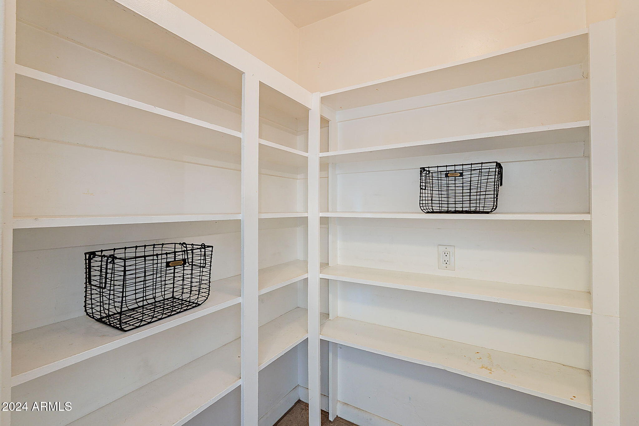 1611 W INDIANOLA Avenue