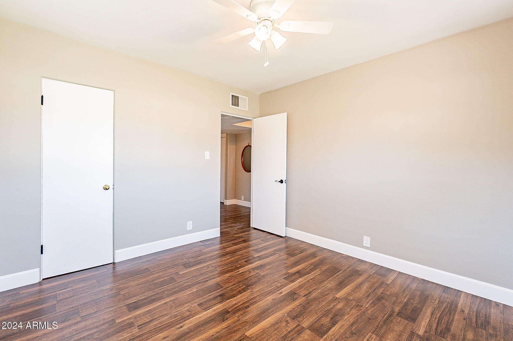 1611 W INDIANOLA Avenue