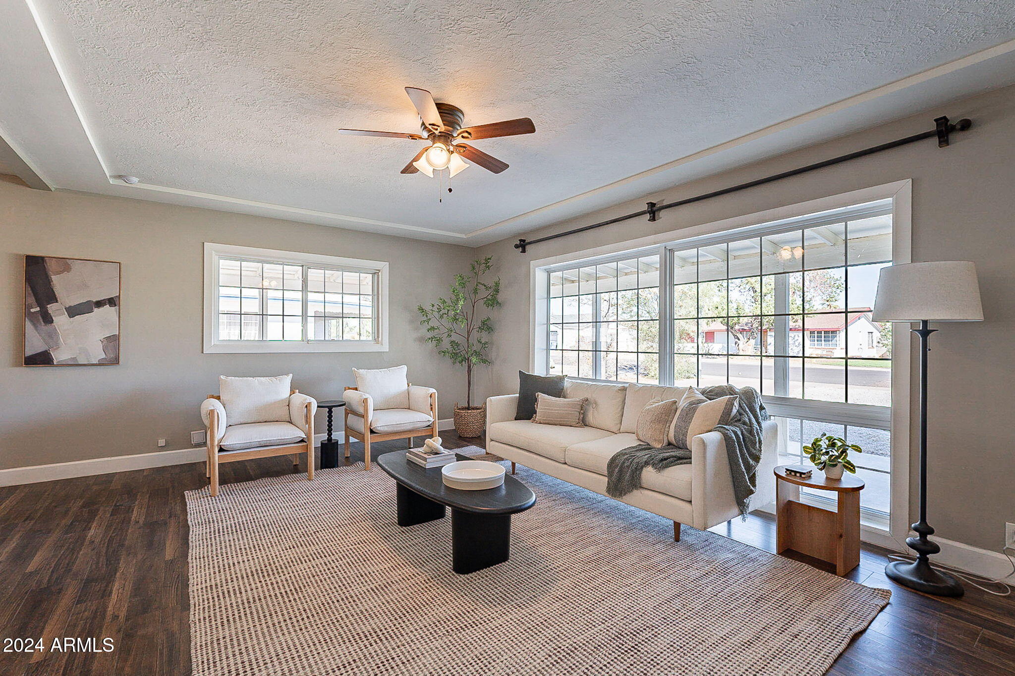 1611 W INDIANOLA Avenue