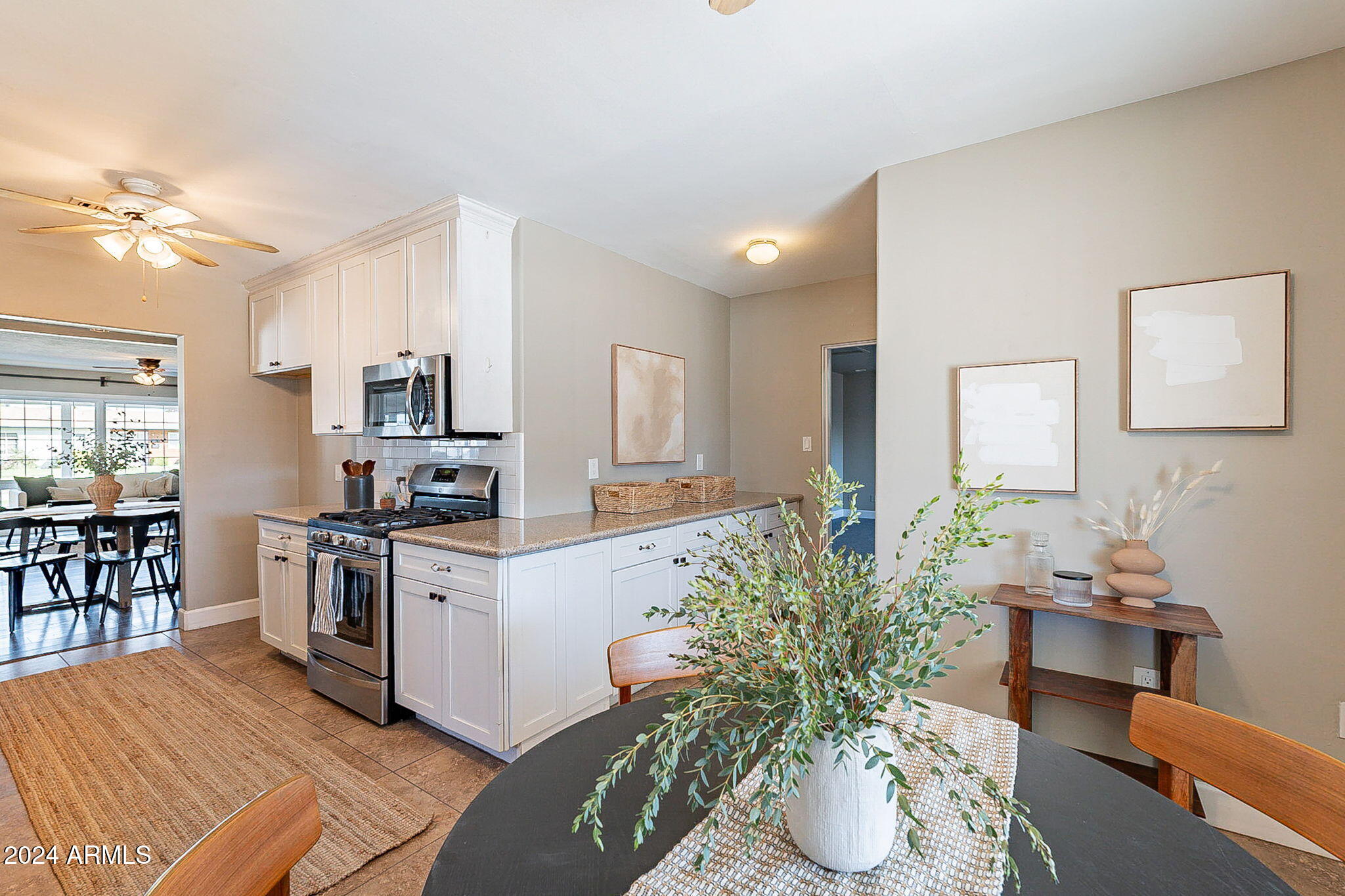 1611 W INDIANOLA Avenue