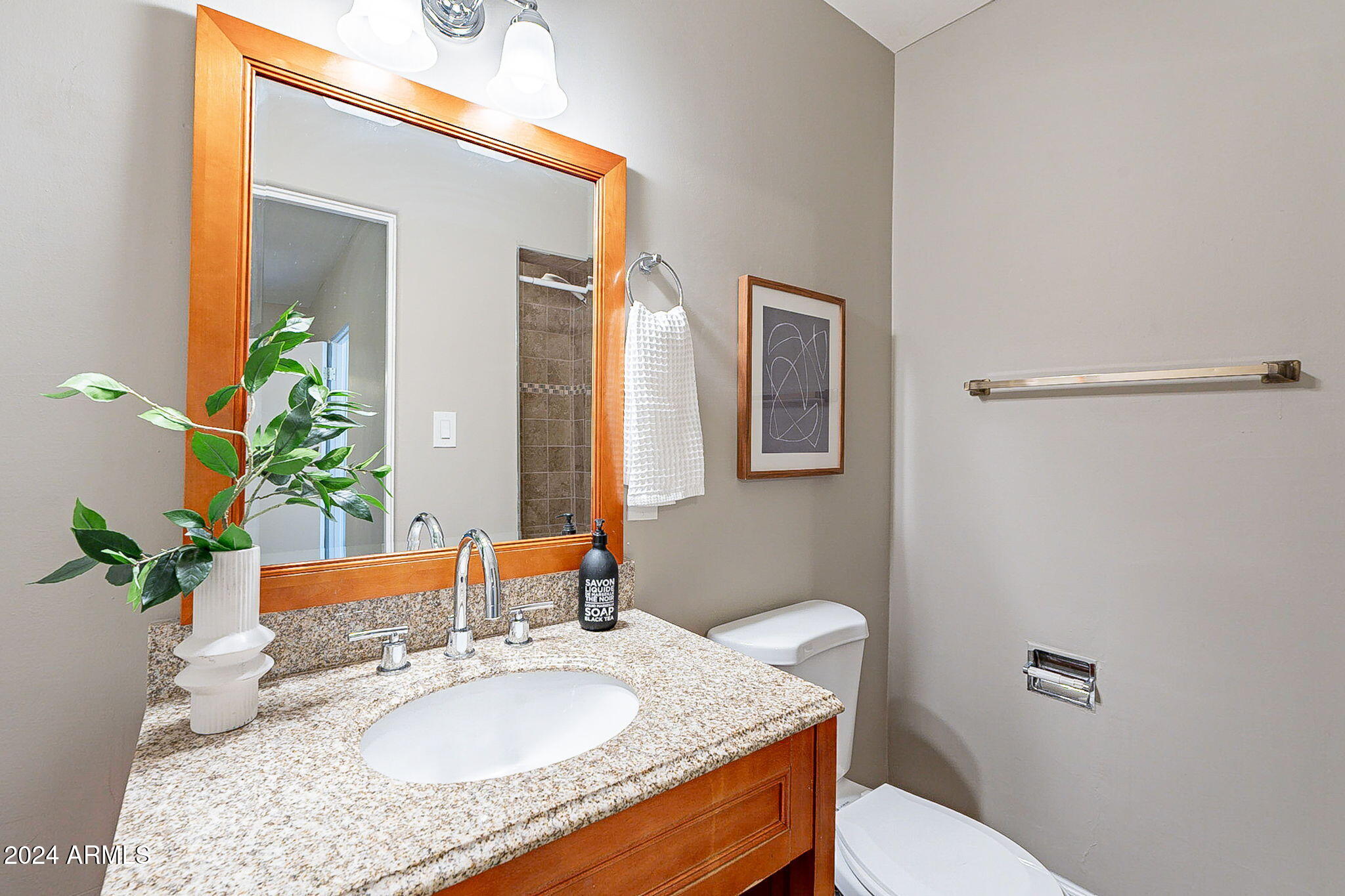 1611 W INDIANOLA Avenue