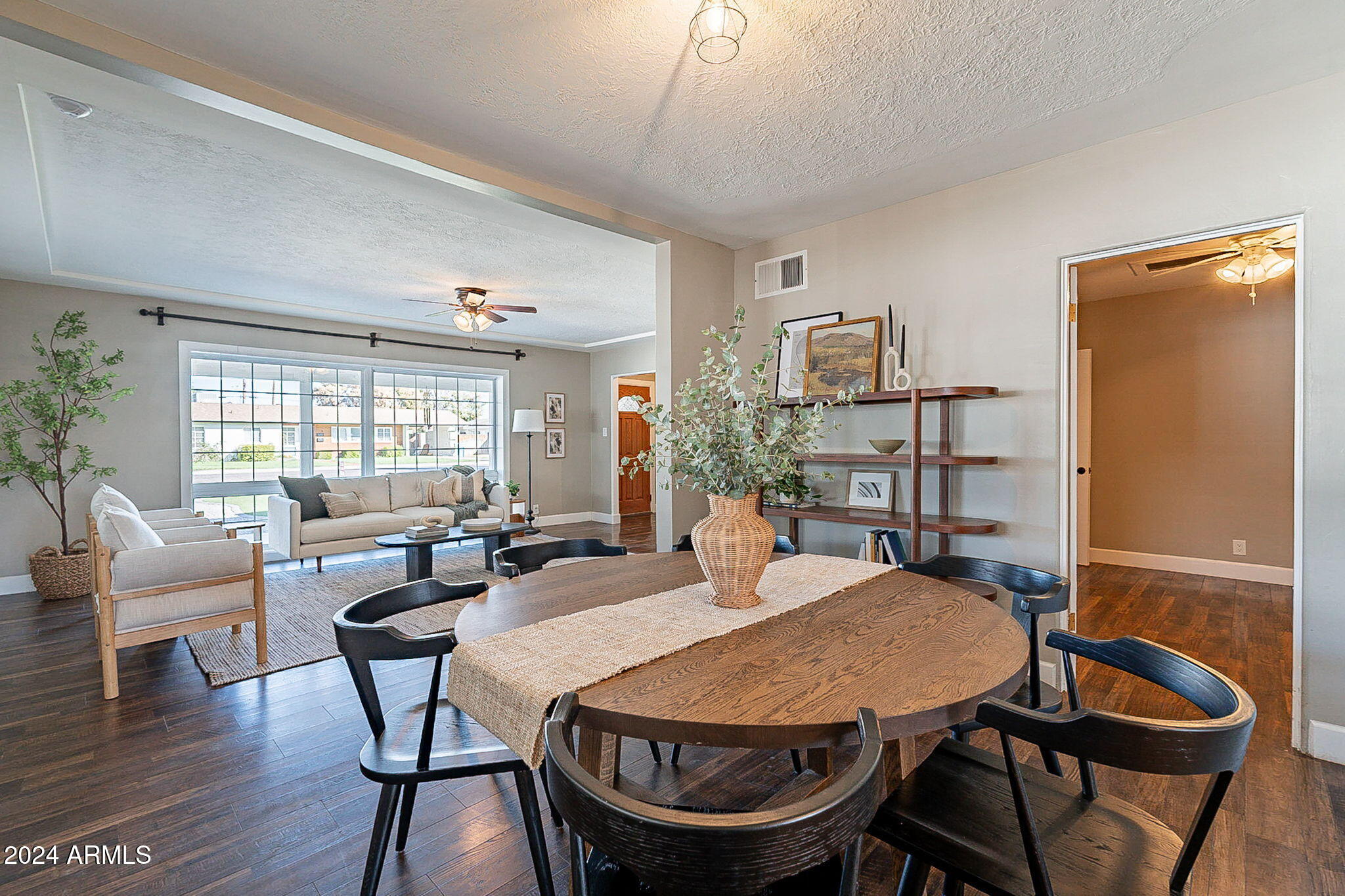 1611 W INDIANOLA Avenue