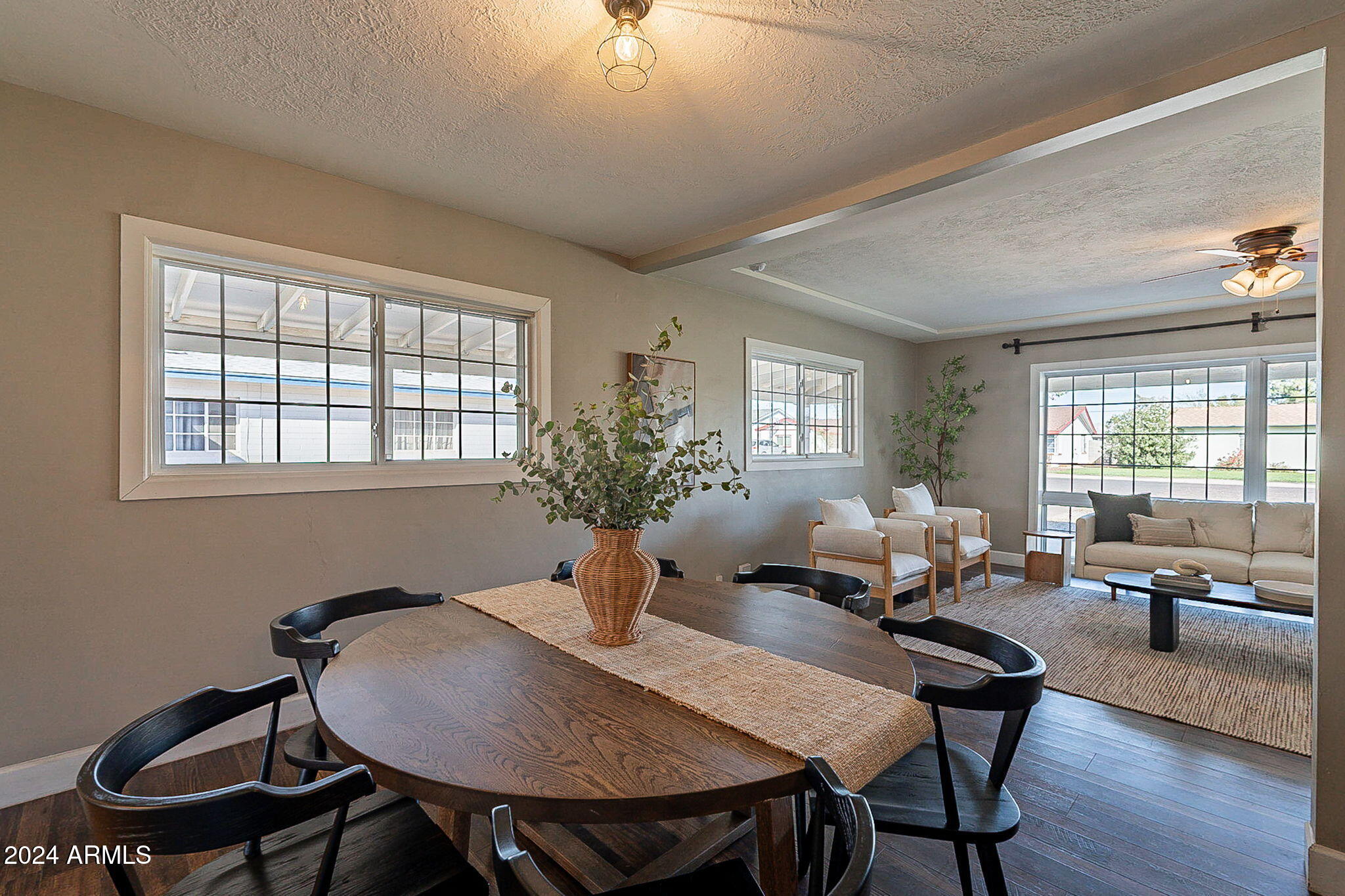 1611 W INDIANOLA Avenue